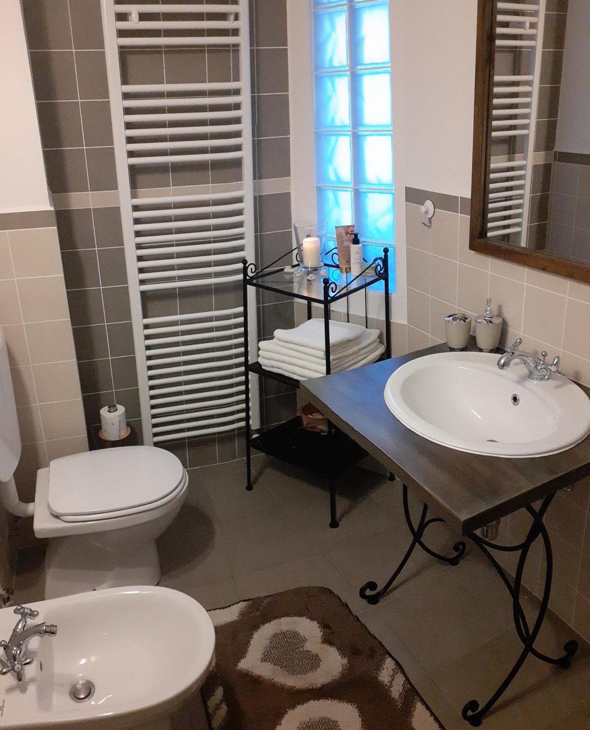 Double or Twin Room with Private Bathroom photo 3