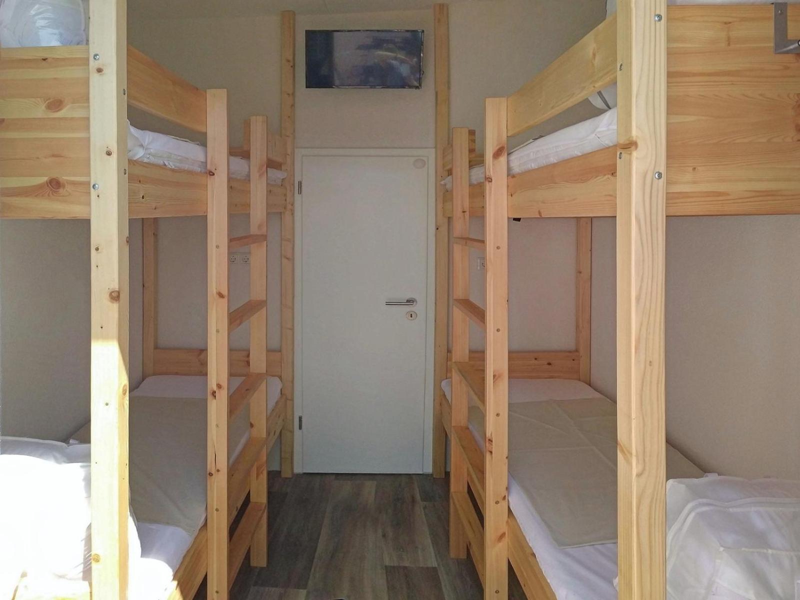 Quadruple Room with Private Bathroom photo 1