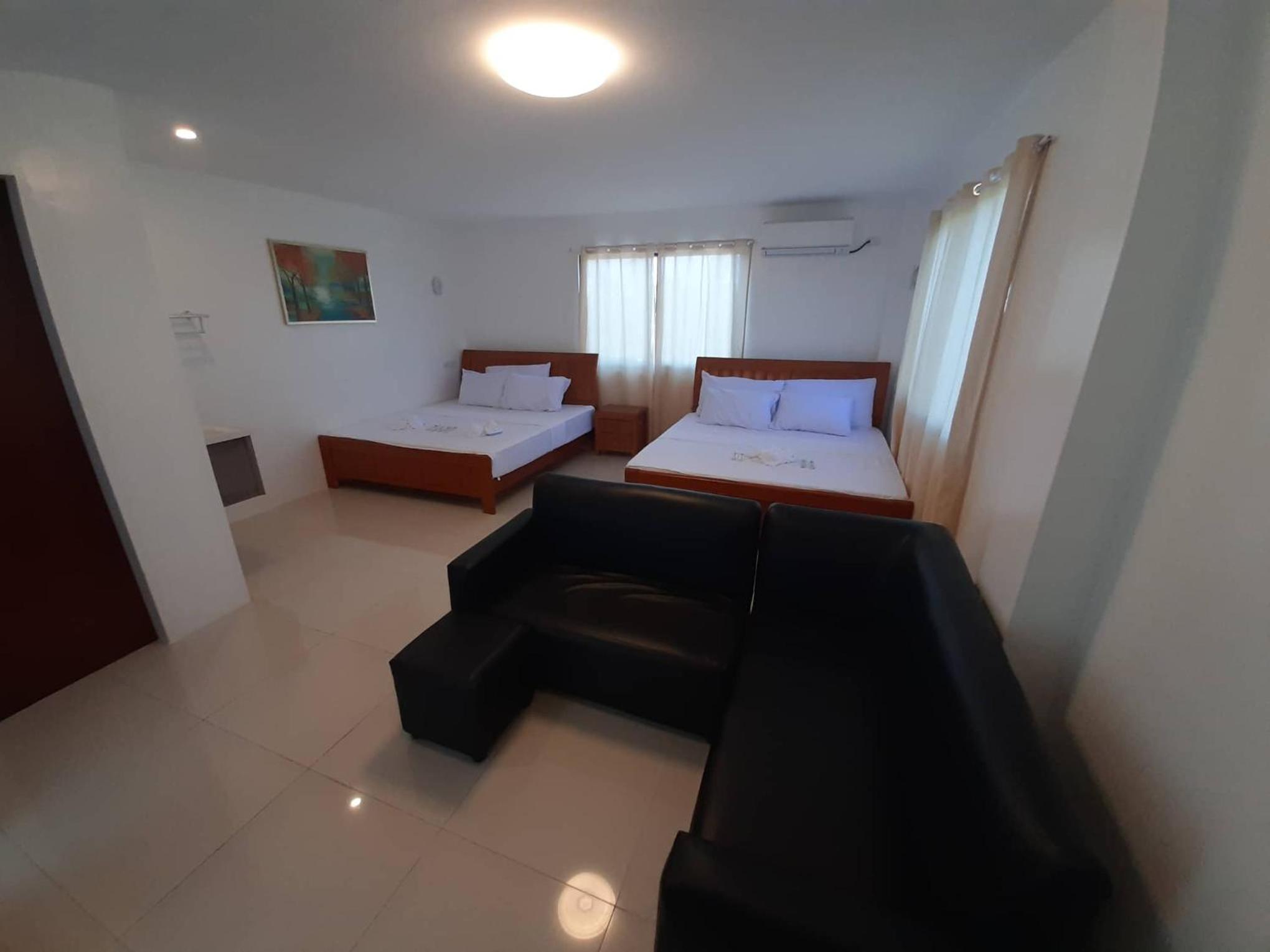 Deluxe Family Room - Photo 1