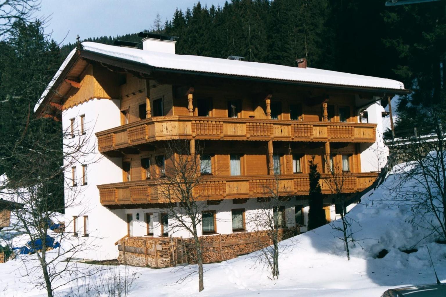 Three-Bedroom Apartment with Balcony photo 2