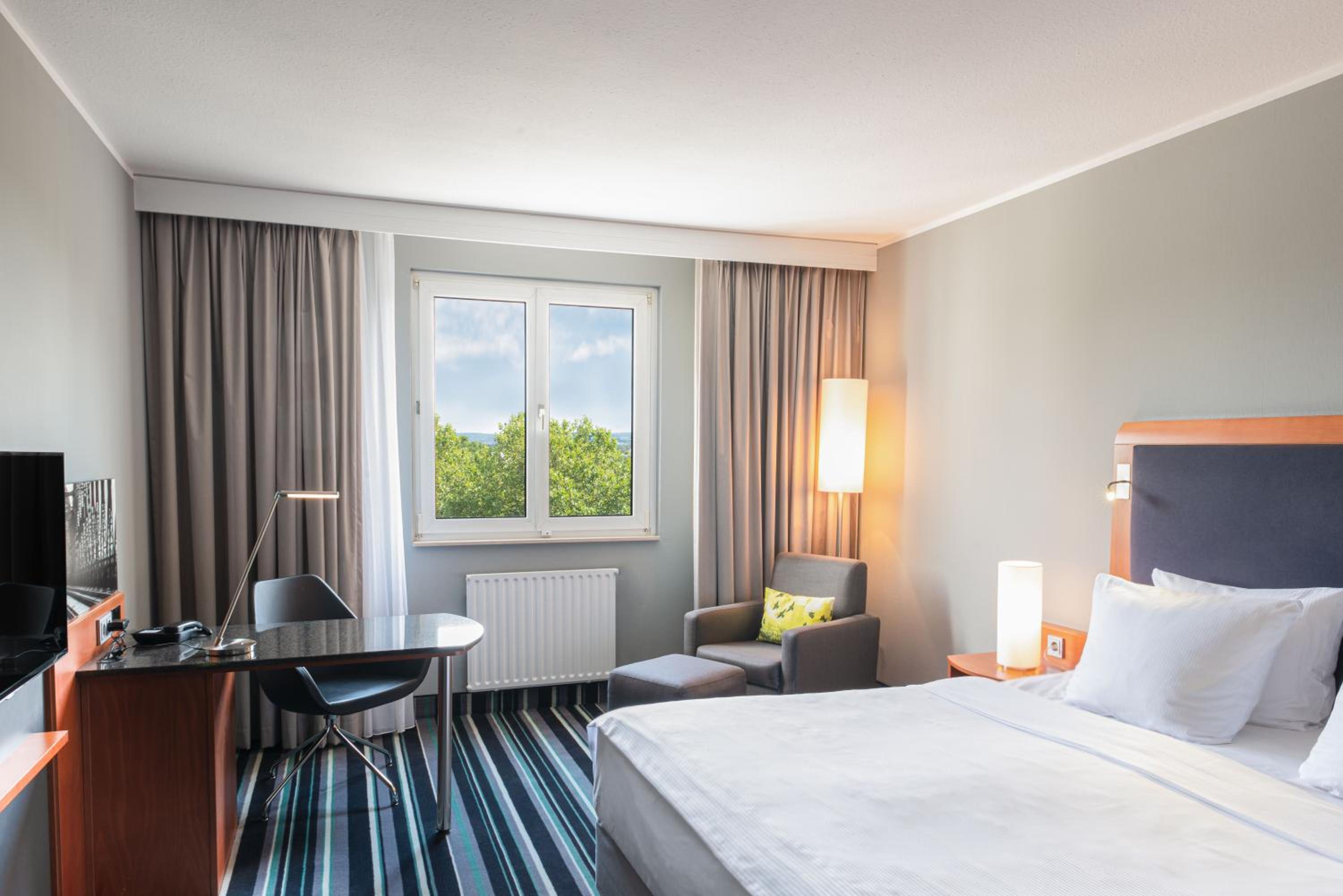 Superior Room with Park View - Photo 6