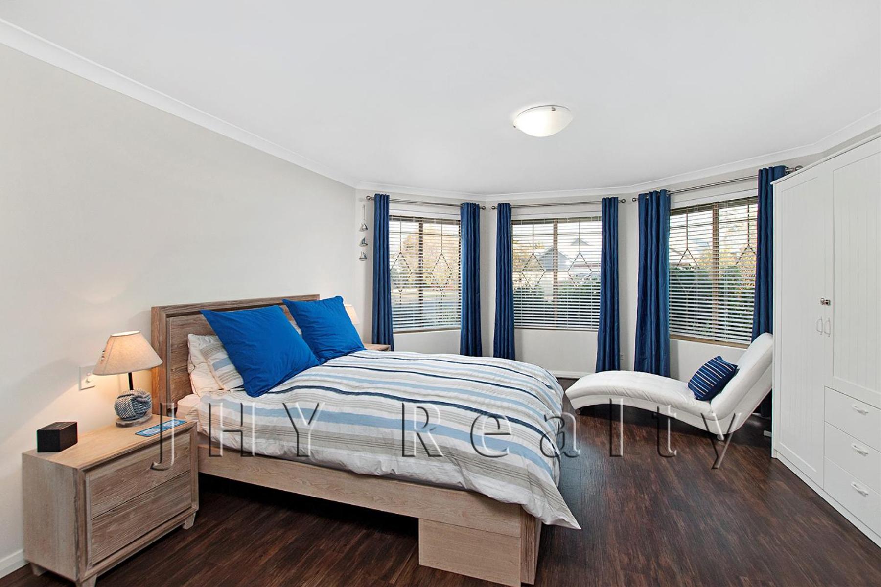 Four-Bedroom House photo 1
