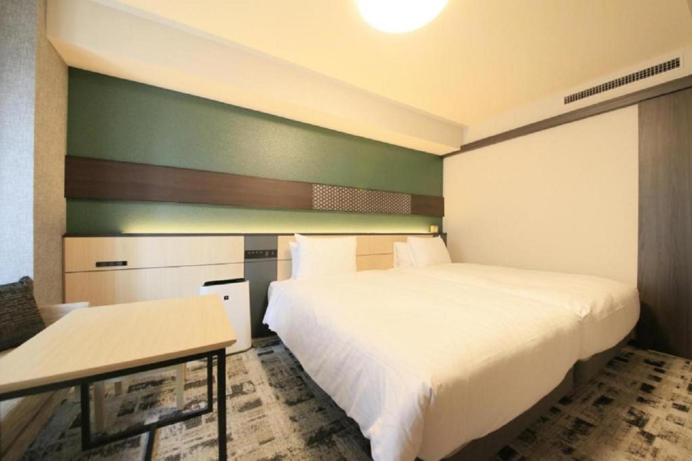 Standard Twin Room - Non-Smoking thumbnail 6