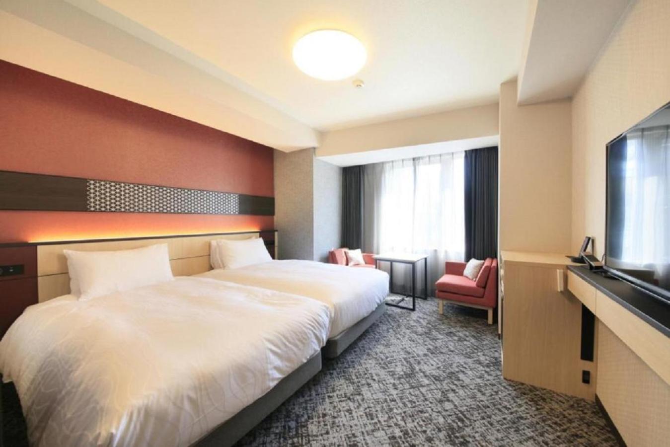 Standard Twin Room - Non-Smoking thumbnail 5
