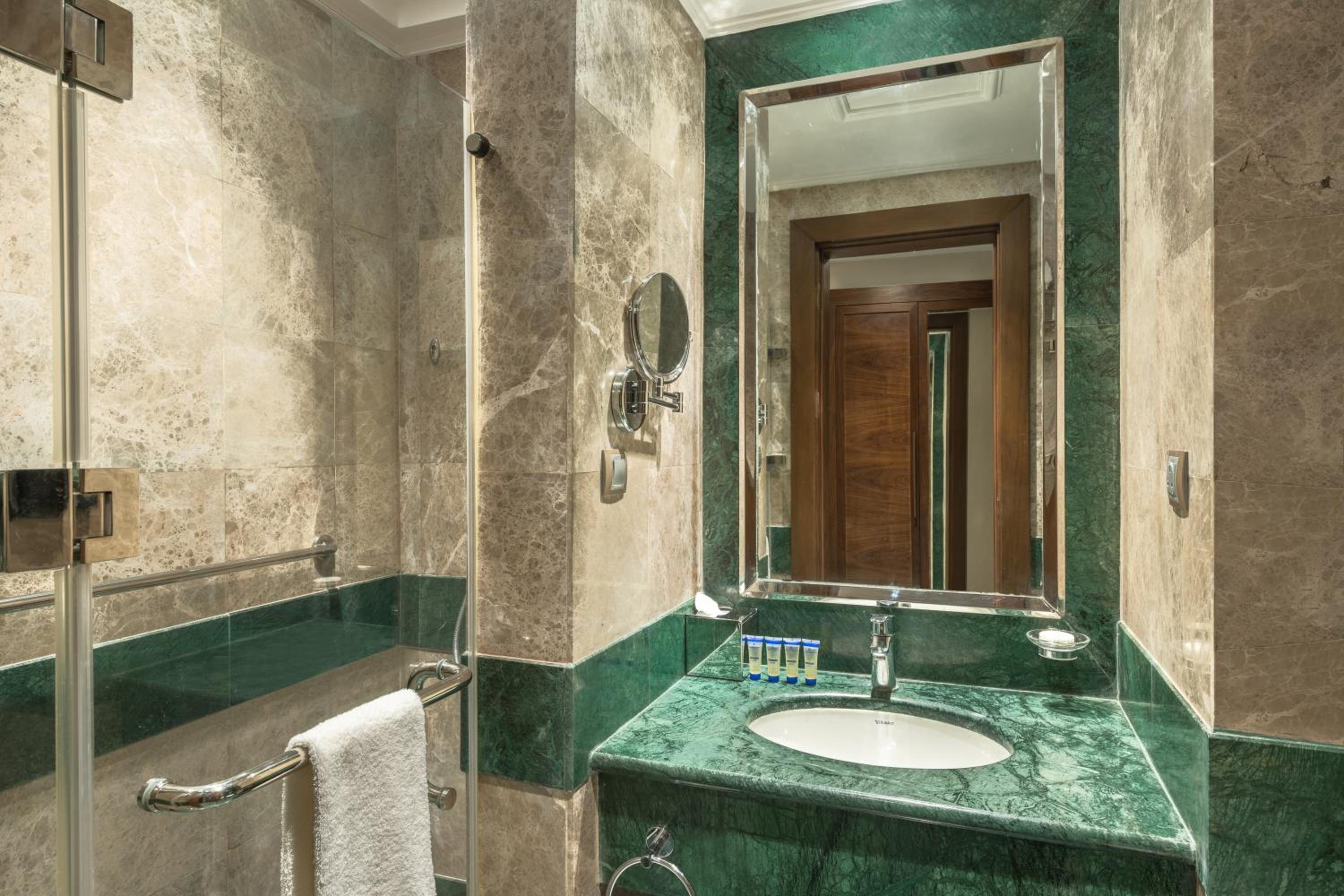 Standard Room with Two Single Beds - Photo 3