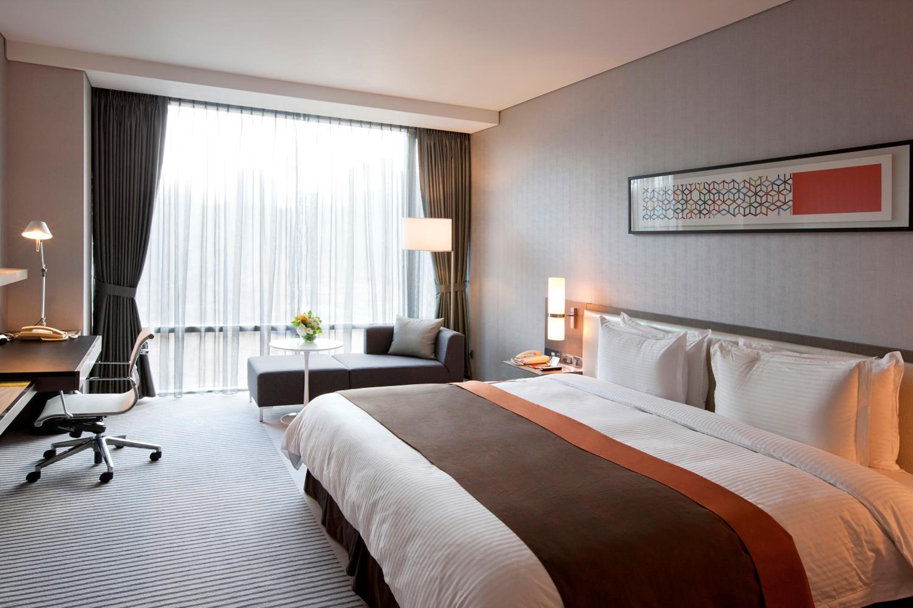 Deluxe King Room - Photo 4