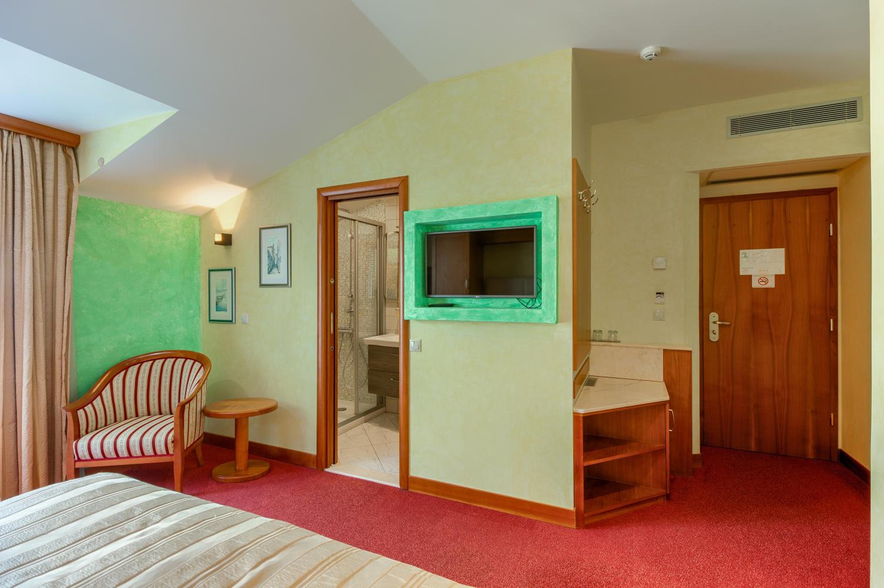 Superior Double Room with Balcony and River View photo 3