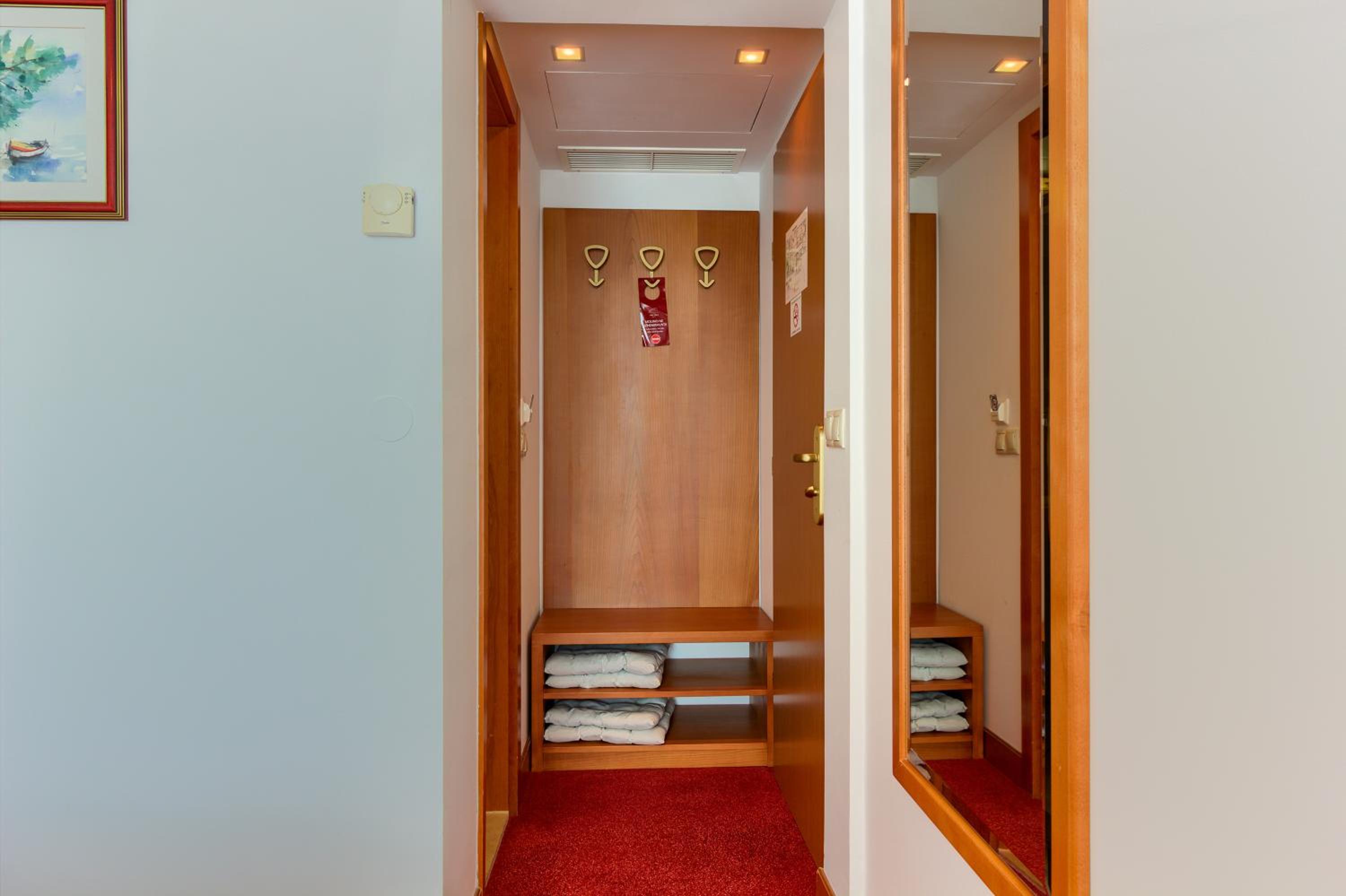 Executive Double Room with Balcony and Sea View - Photo 8