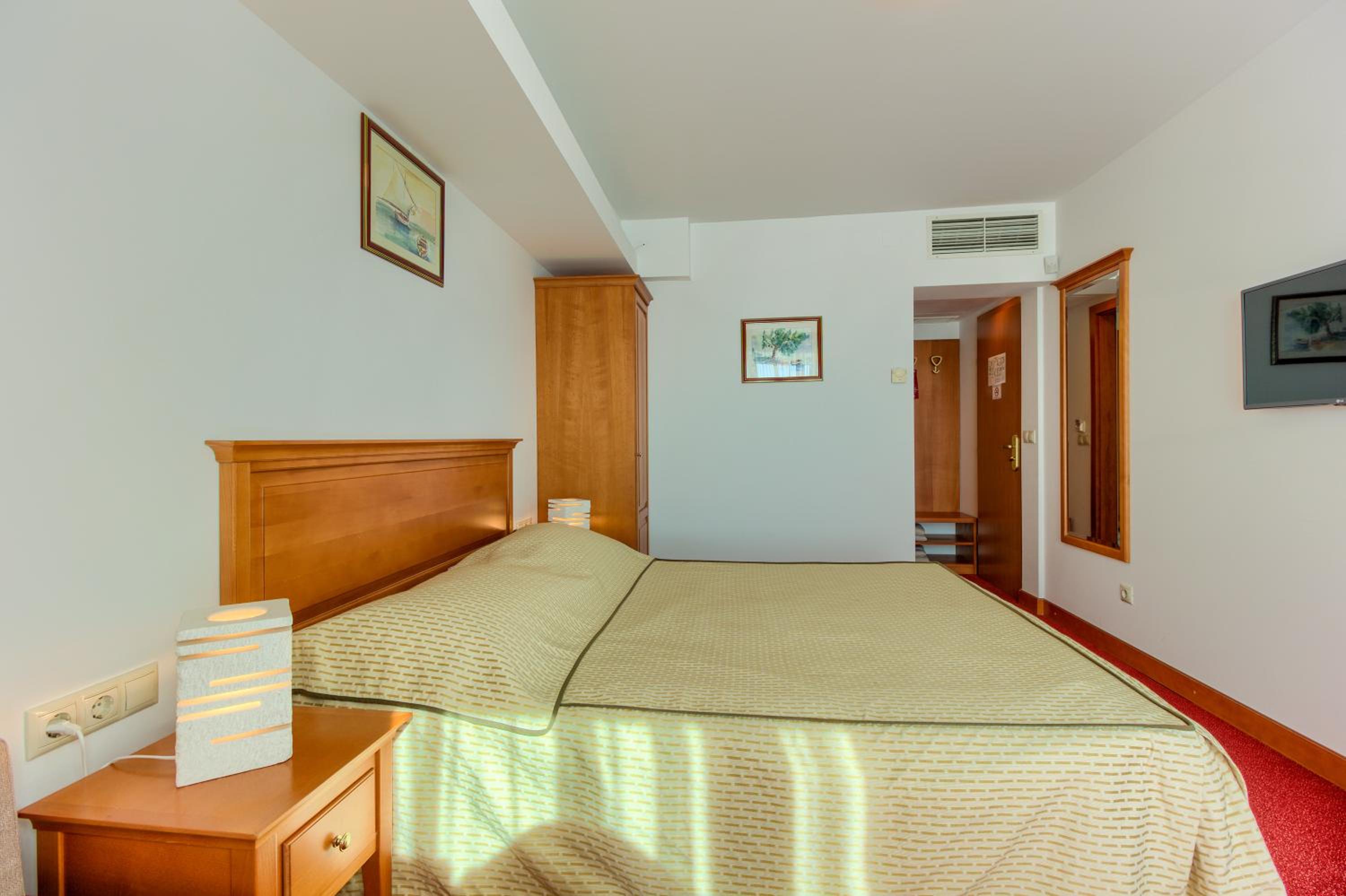 Executive Double Room with Balcony and Sea View - Photo 7