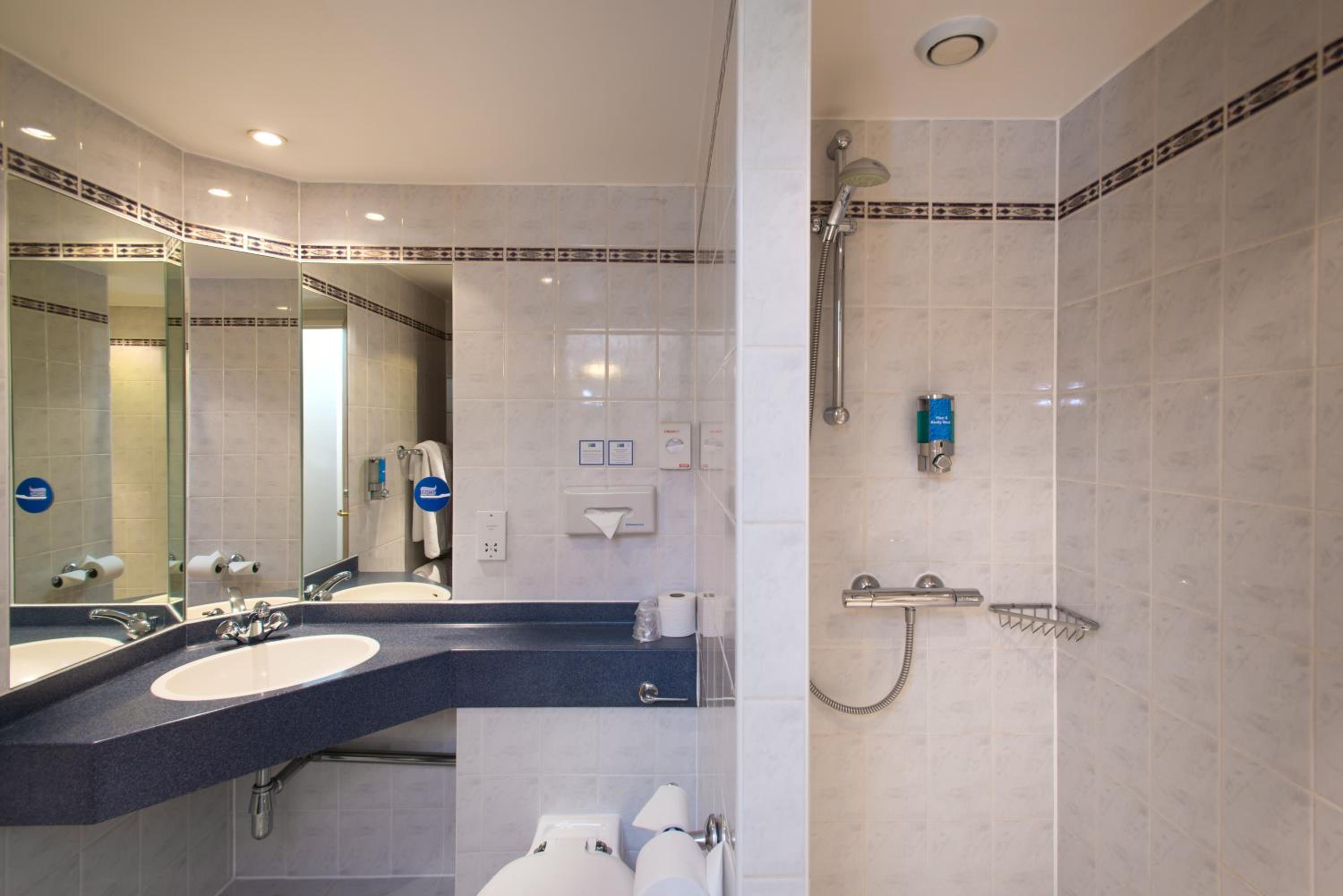 Room allocated on Arrival with Free Hot Breakfast photo 2