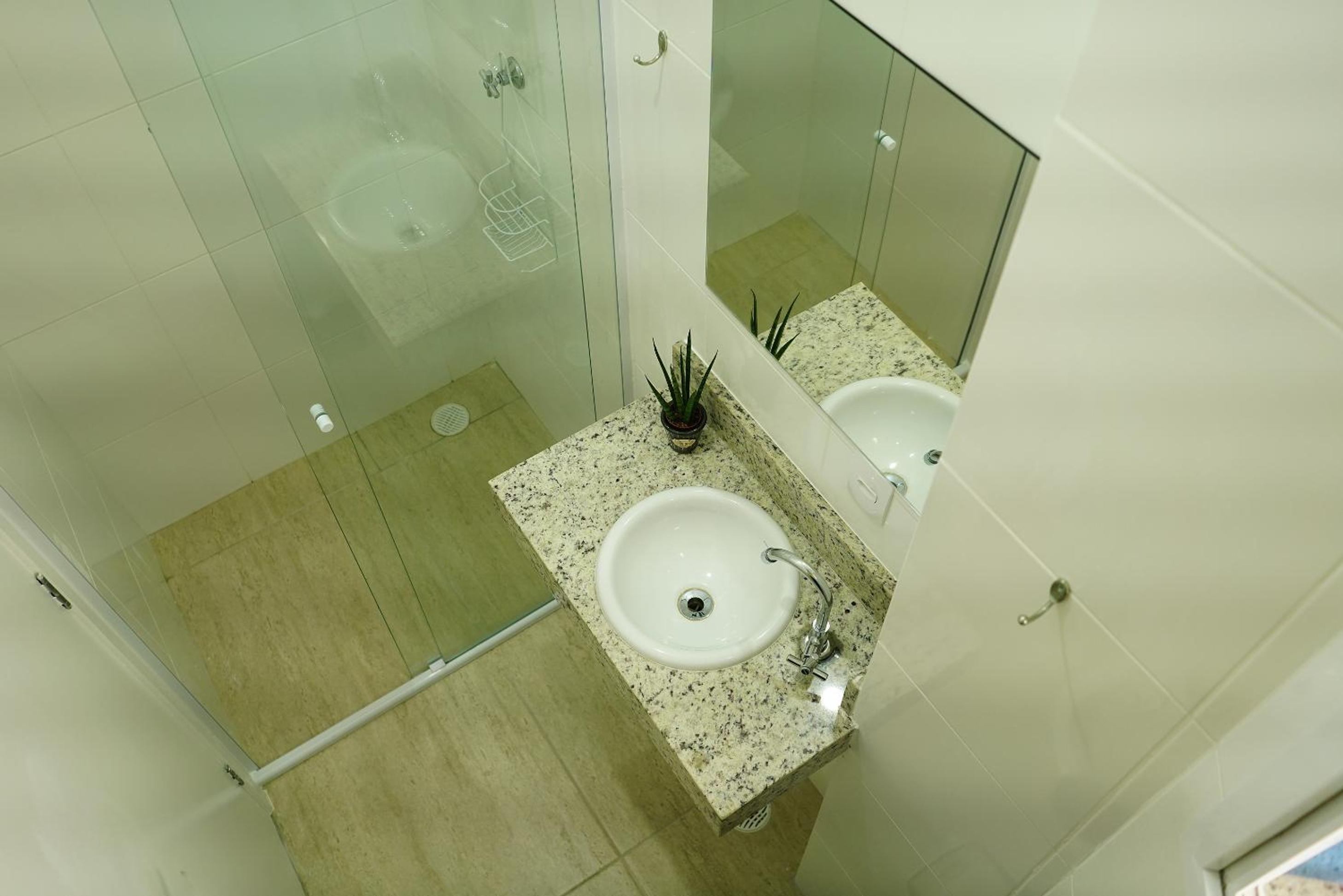 Suite - Photo 15
