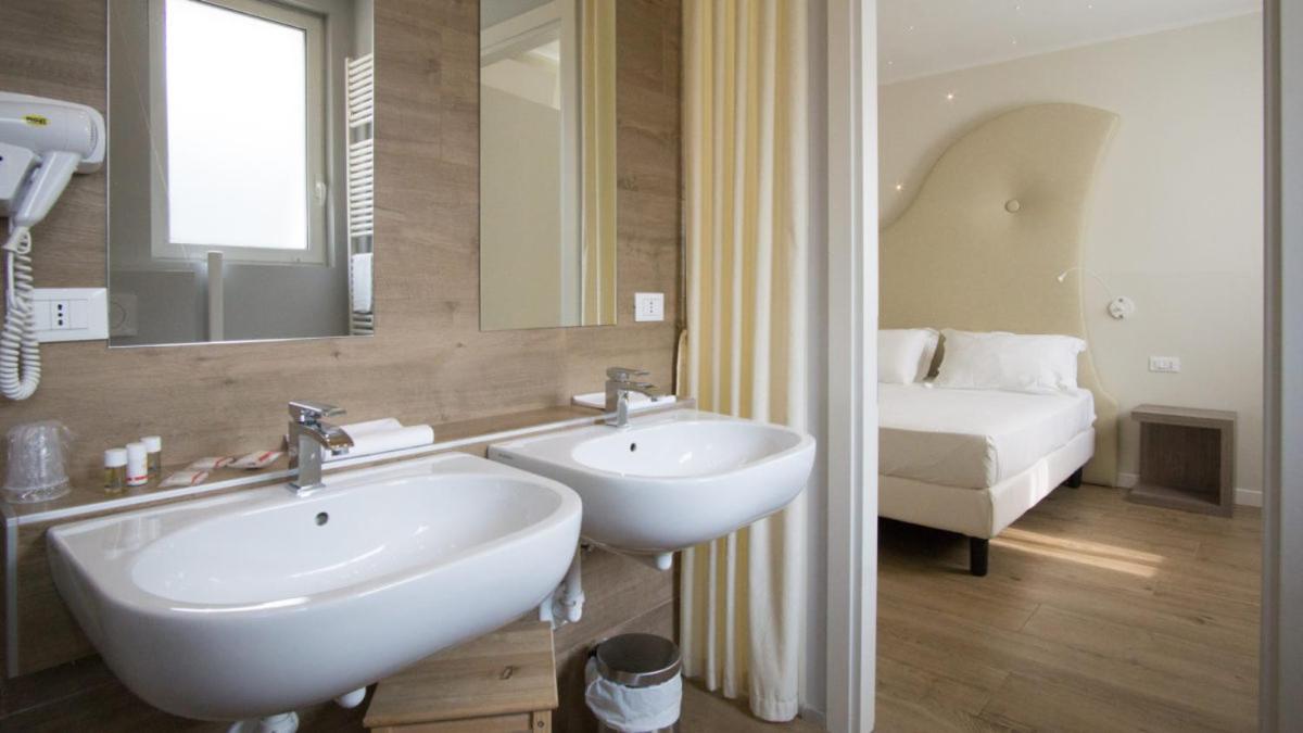 Deluxe Double Room - Photo 2