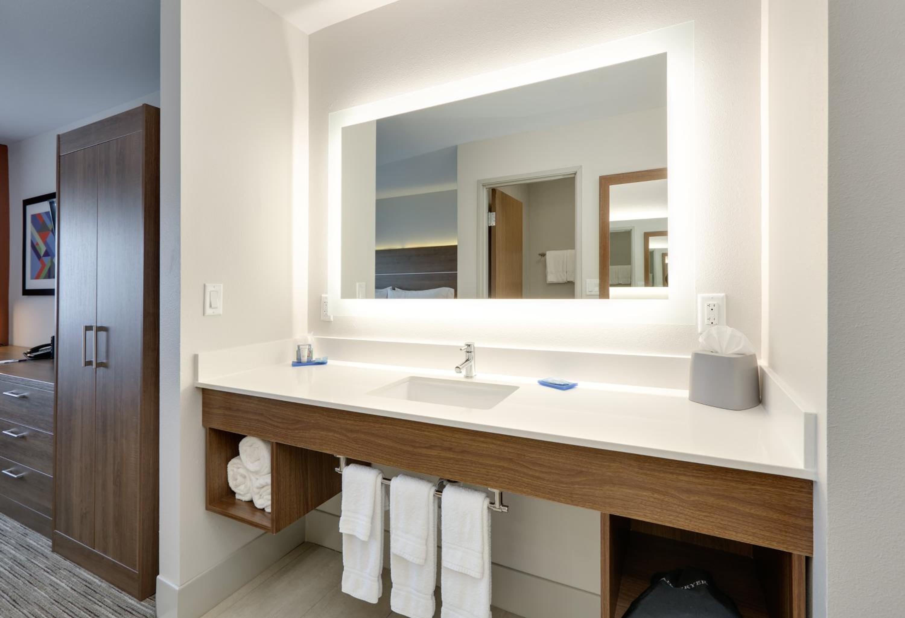King Suite - Photo 3