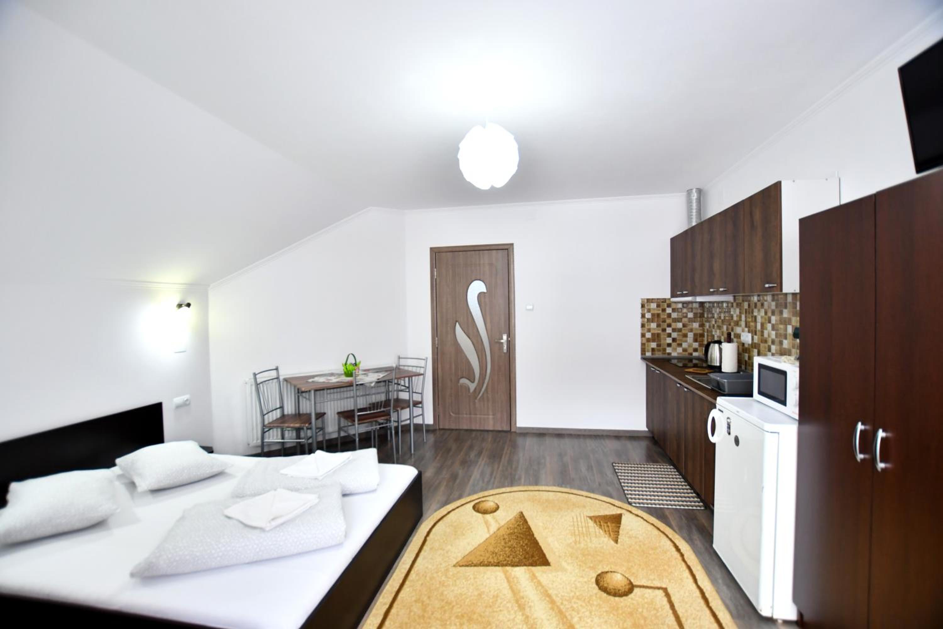 Triple Room - Photo 1