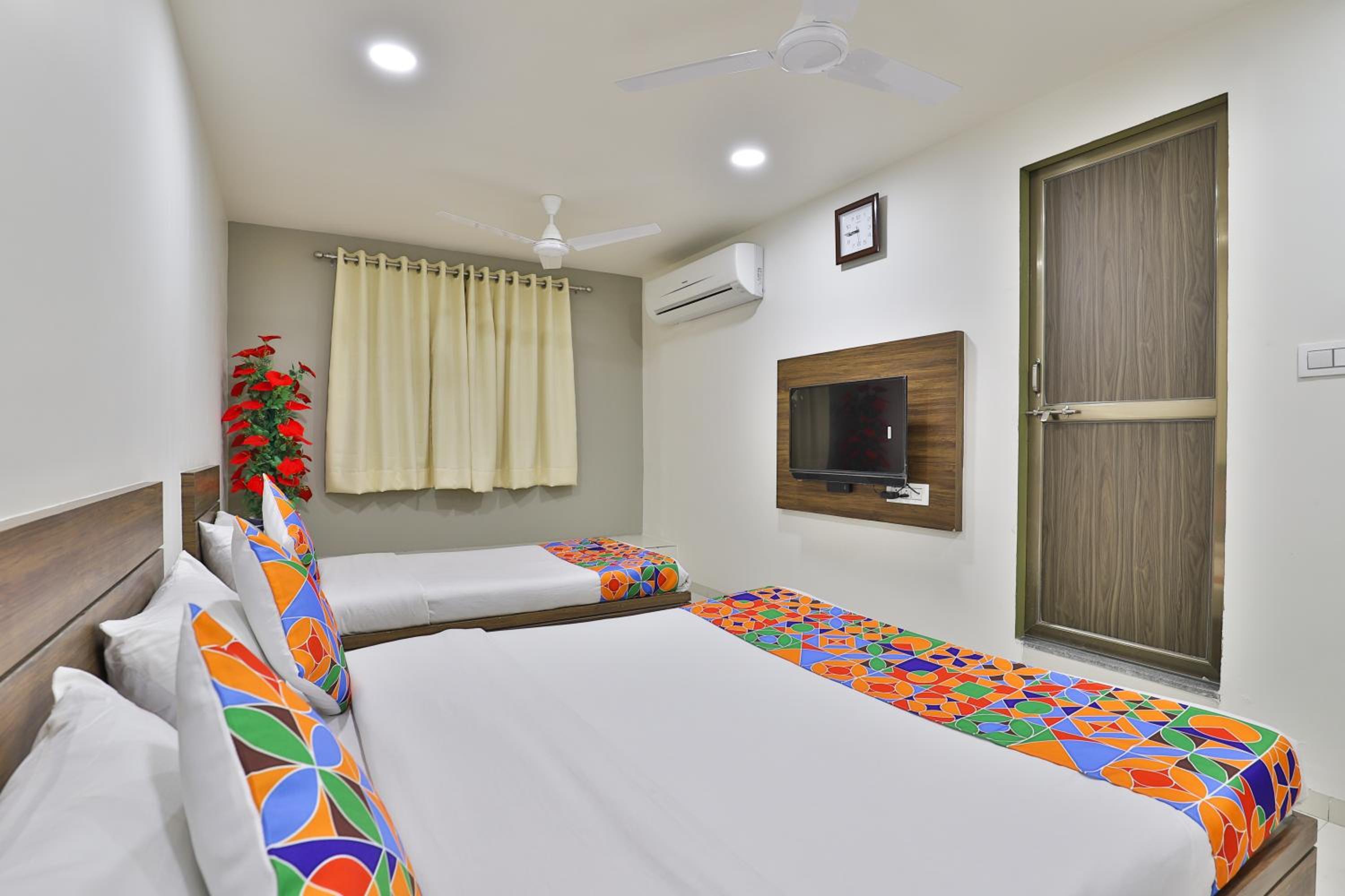 Deluxe Double Room (2 Adults + 1 Child) - Photo 4