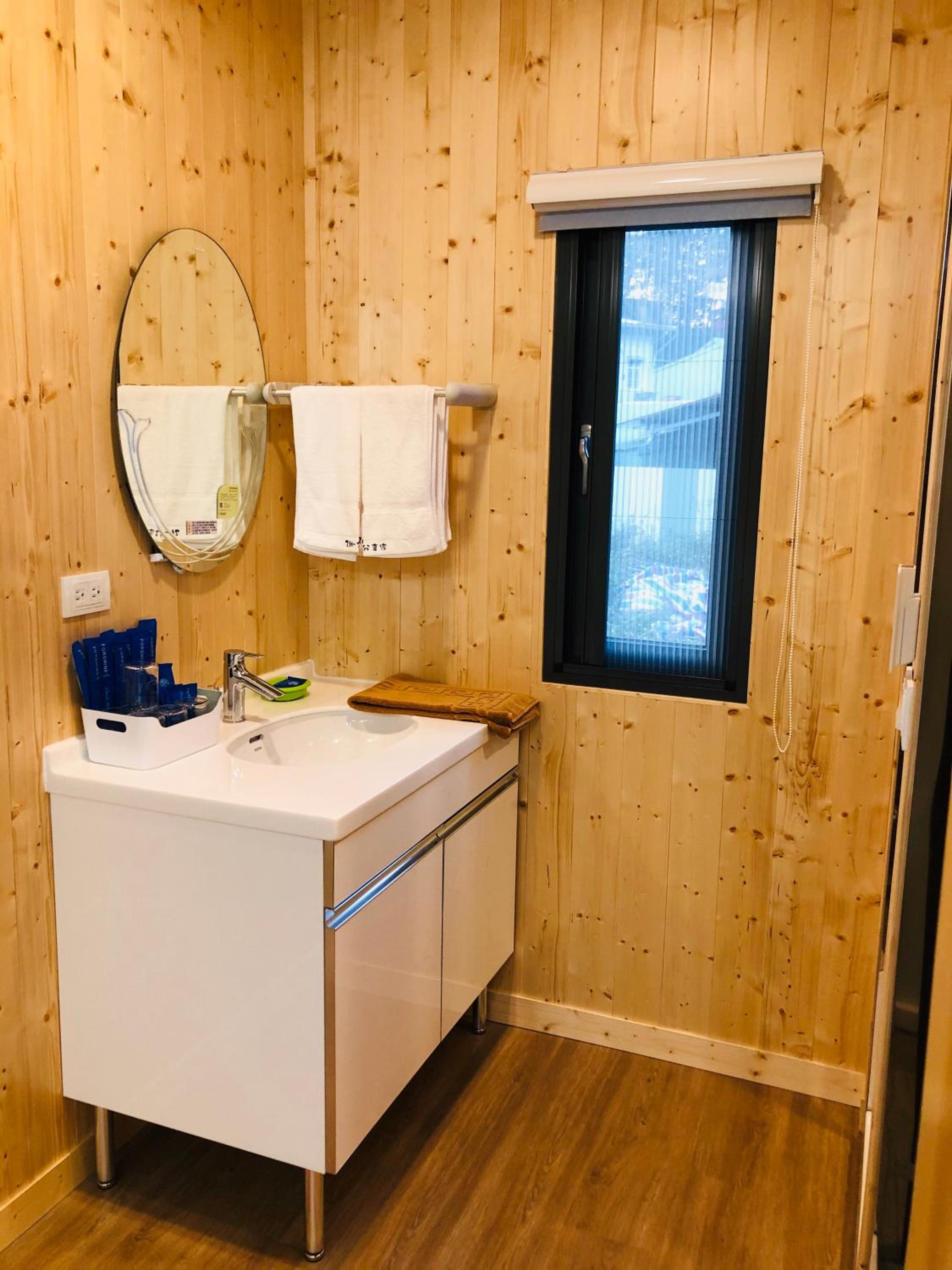 Family Room With Bathroom photo 2