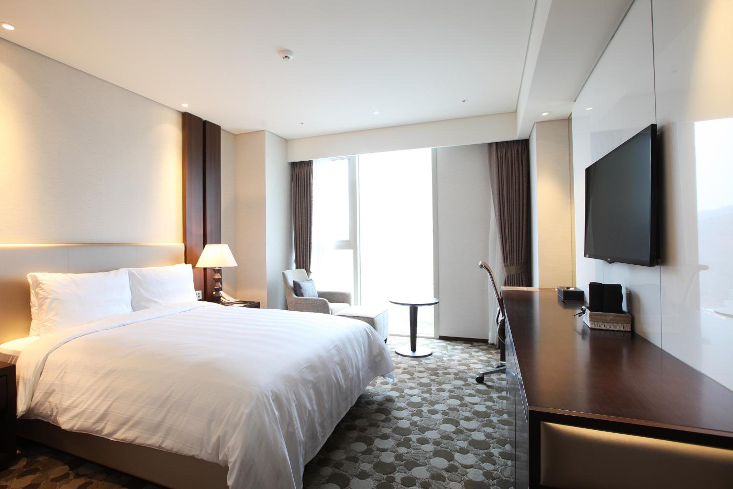 Standard Double Room with Breakfast for One Person photo 2
