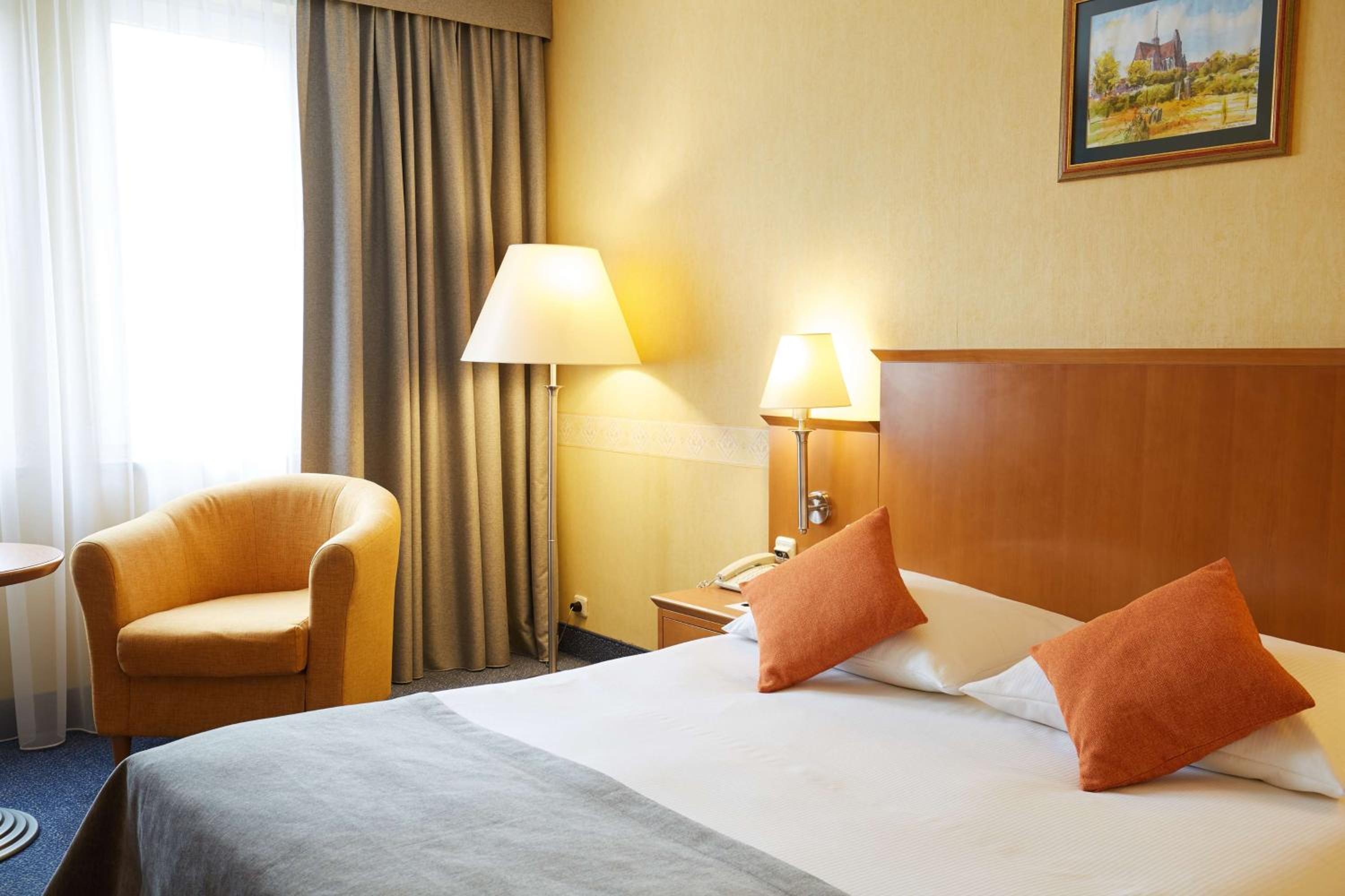 Standard Queen Room - Photo 1