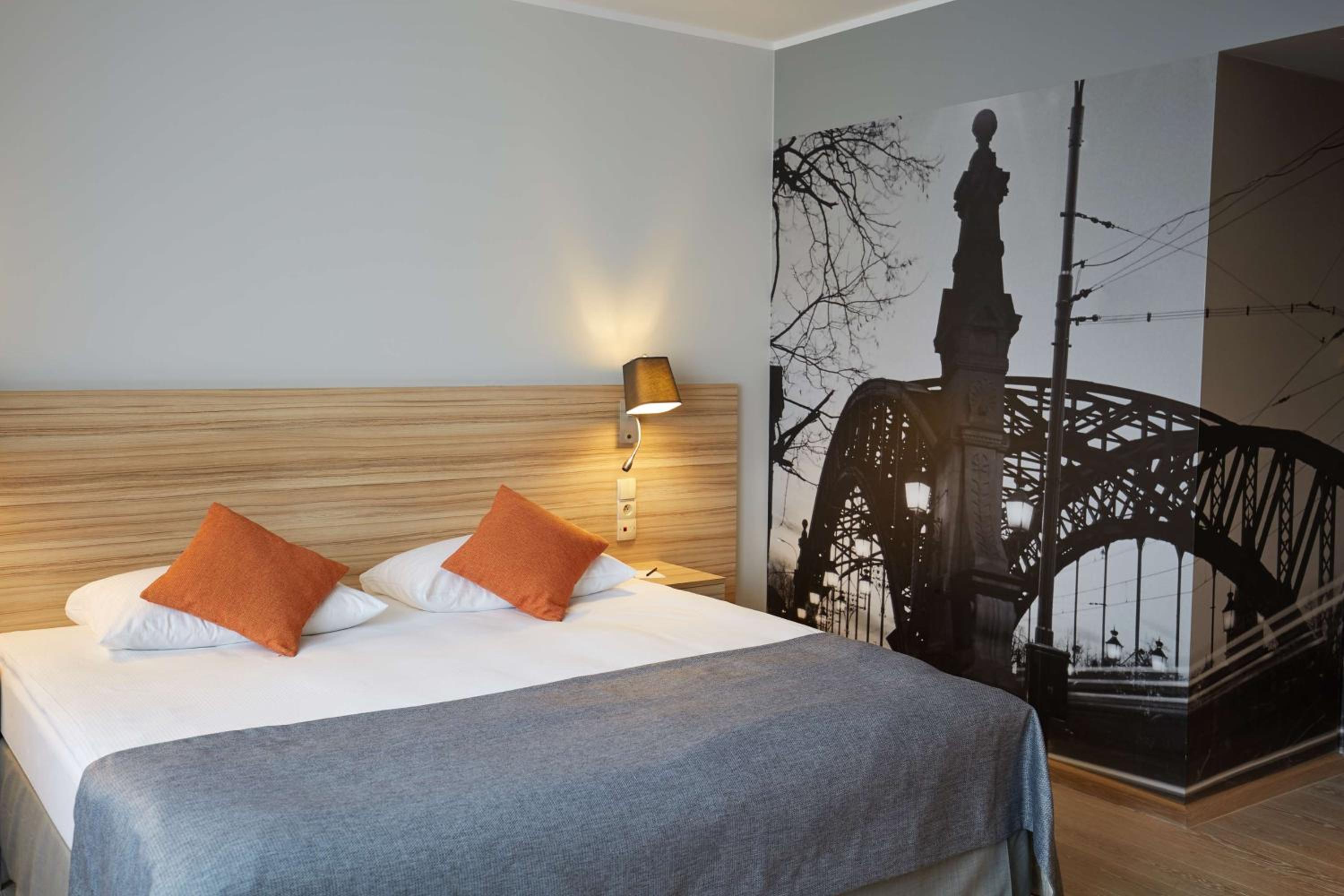 Standard Plus Queen Room - Photo 2