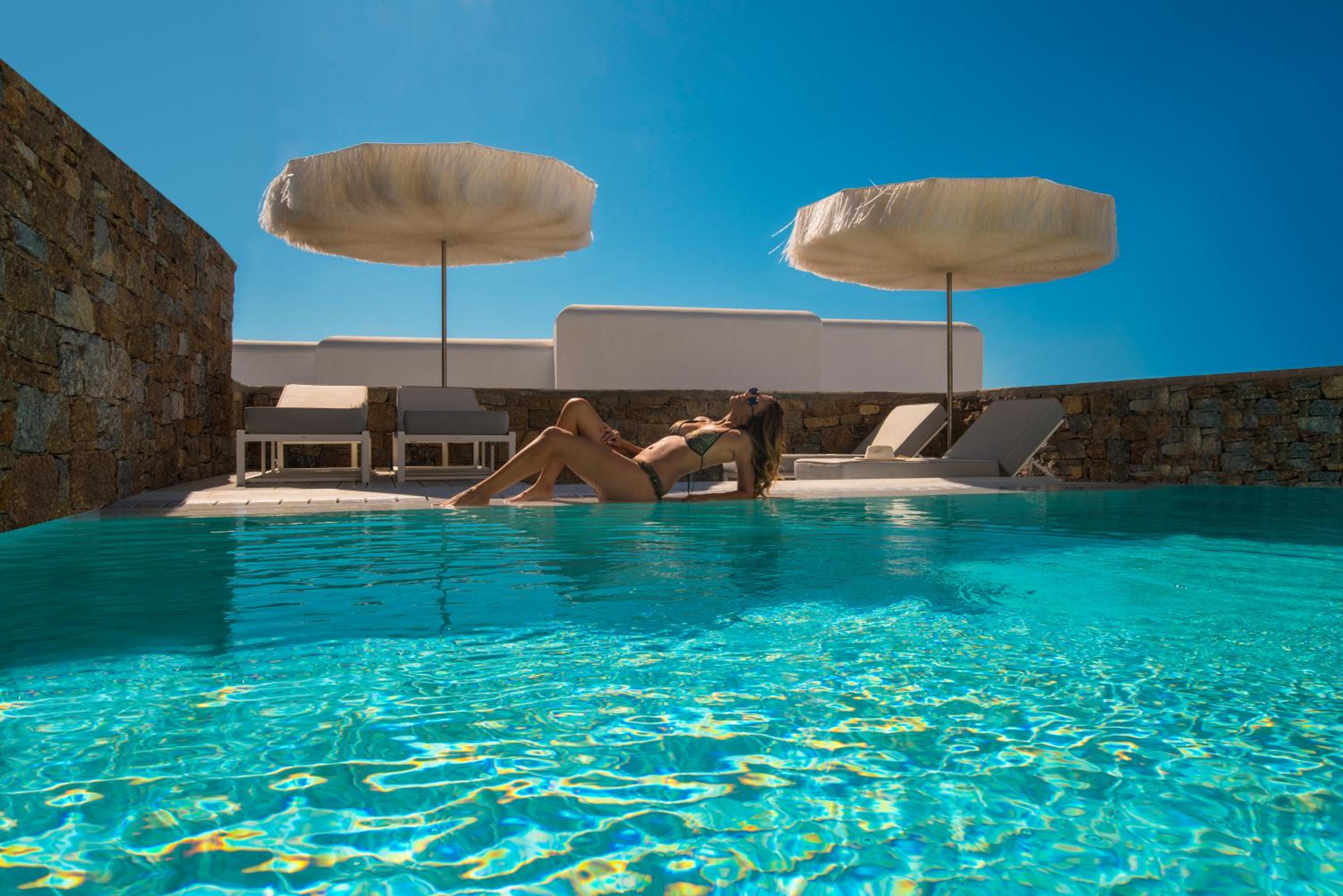  Eccentric Two-Bedroom Fitness Pool Suite - Photo 2