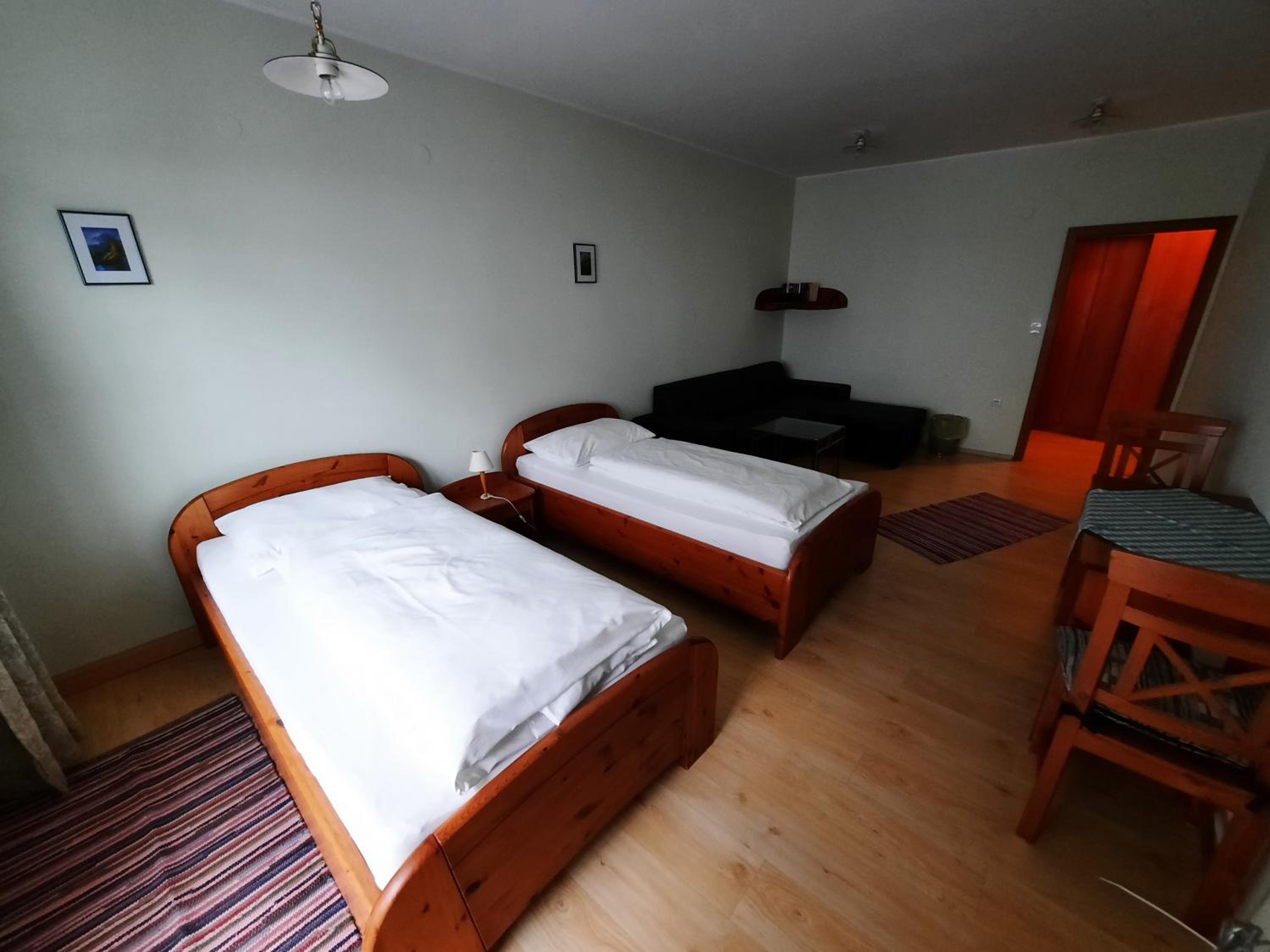 Twin Room with Balcony - Photo 4