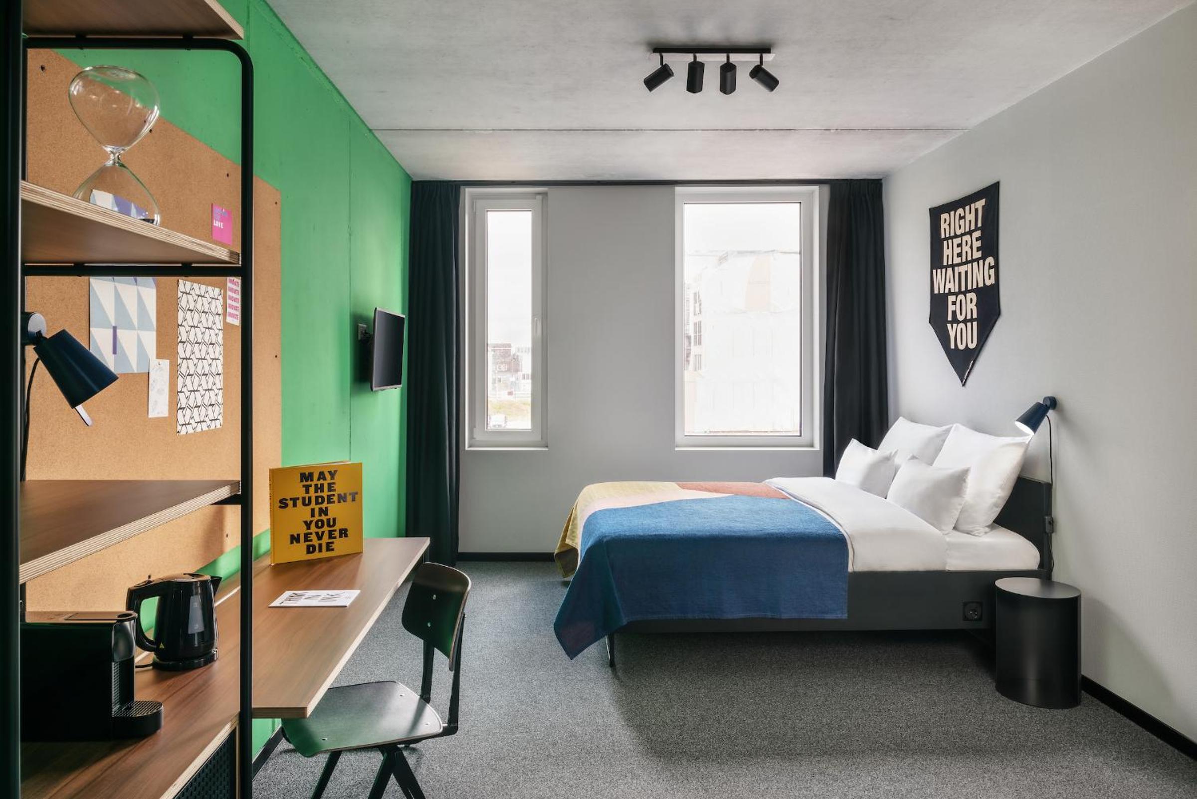 Deluxe Queen Room - Photo 1