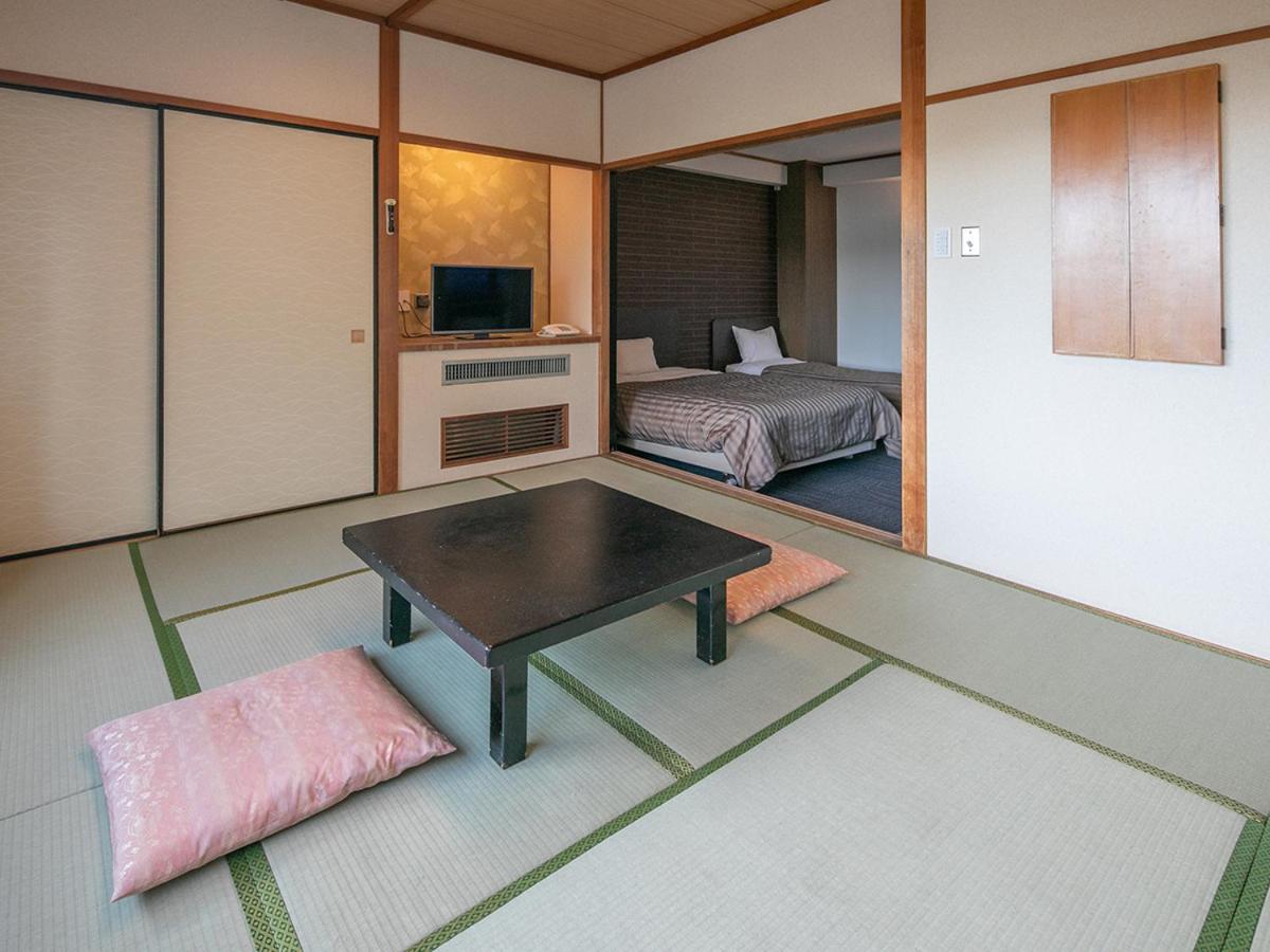 Twin Room with Tatami Area-South Wing - Non-Smoking photo 1
