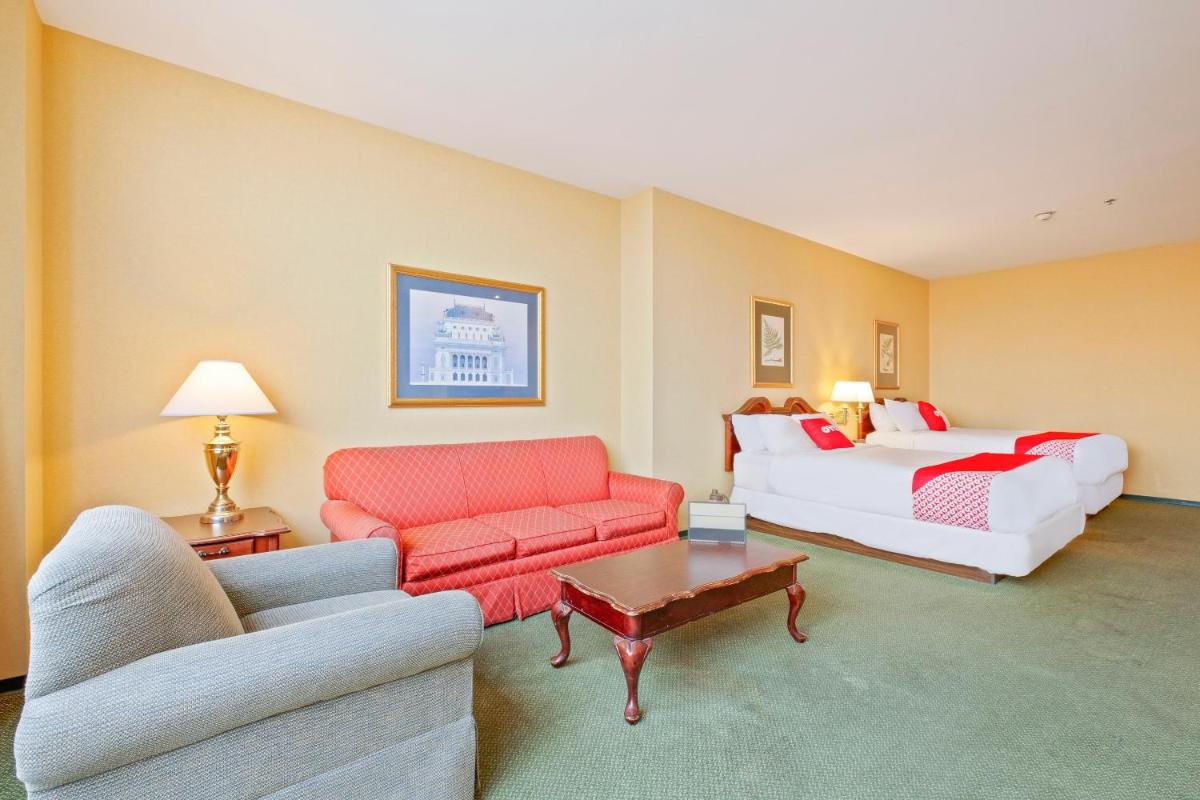 Queen Room with Two Queen Beds photo 1