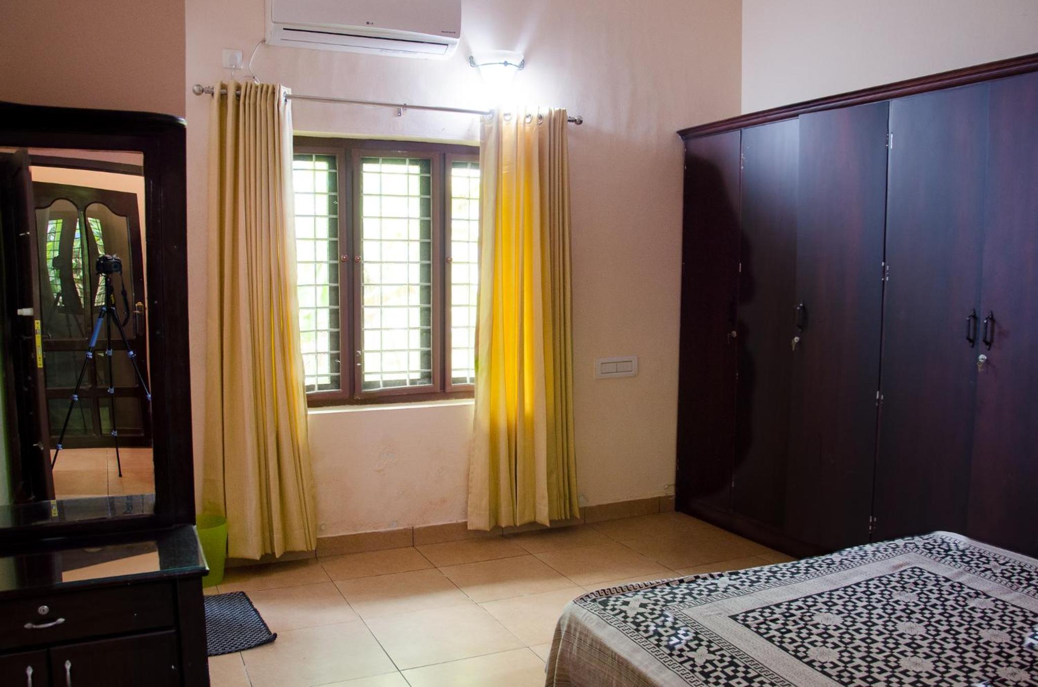 Two-Bedroom House - Photo 1