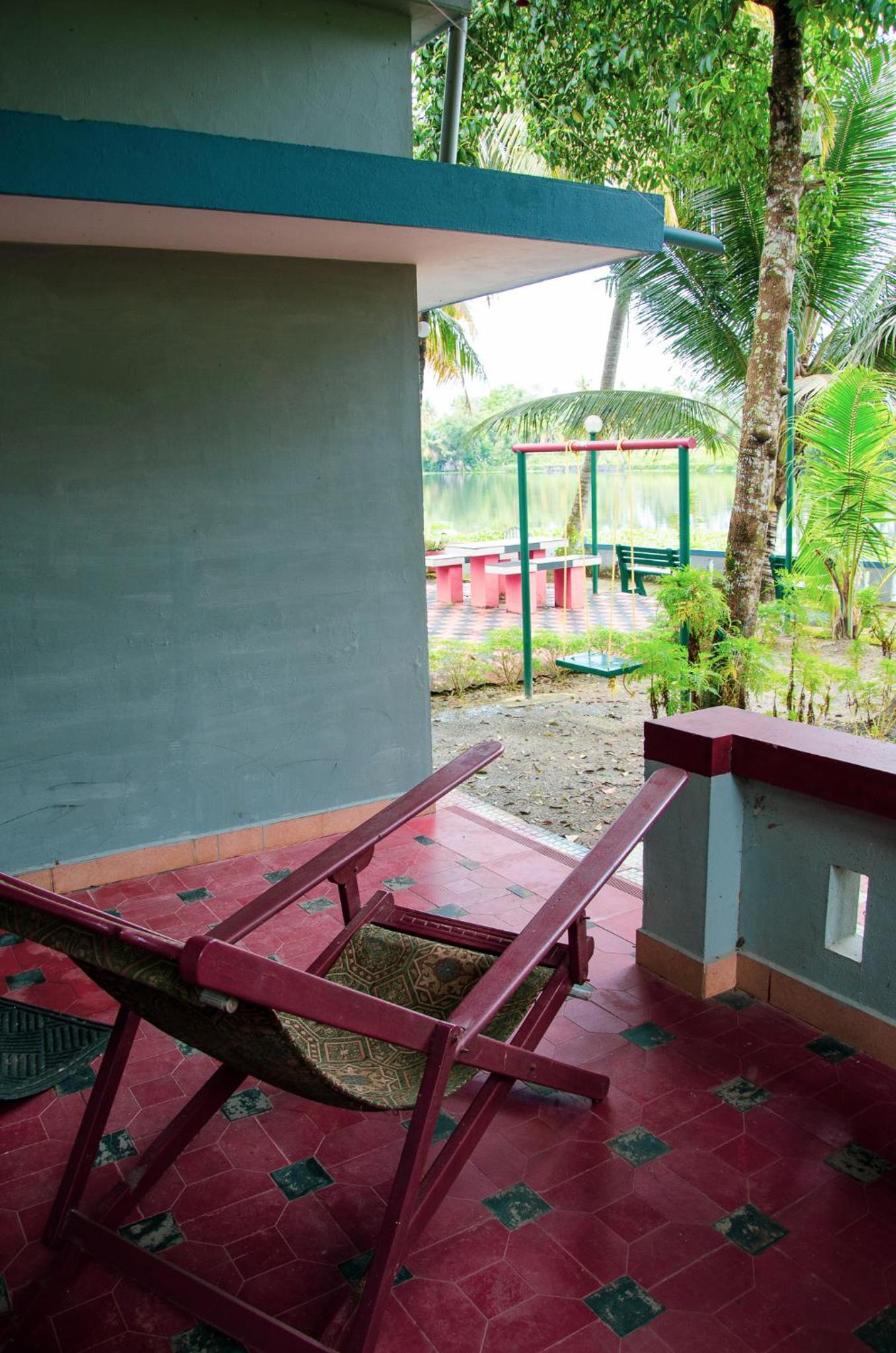 Two-Bedroom House - Photo 2