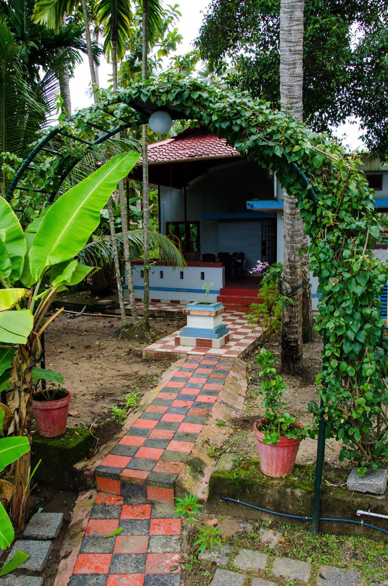 Two-Bedroom House - Photo 9