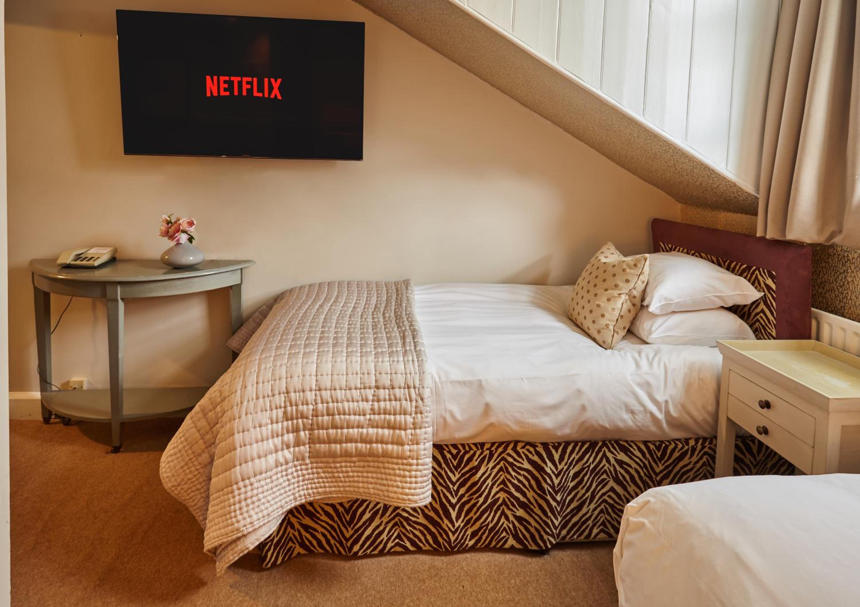 Standard Twin Room - Photo 1