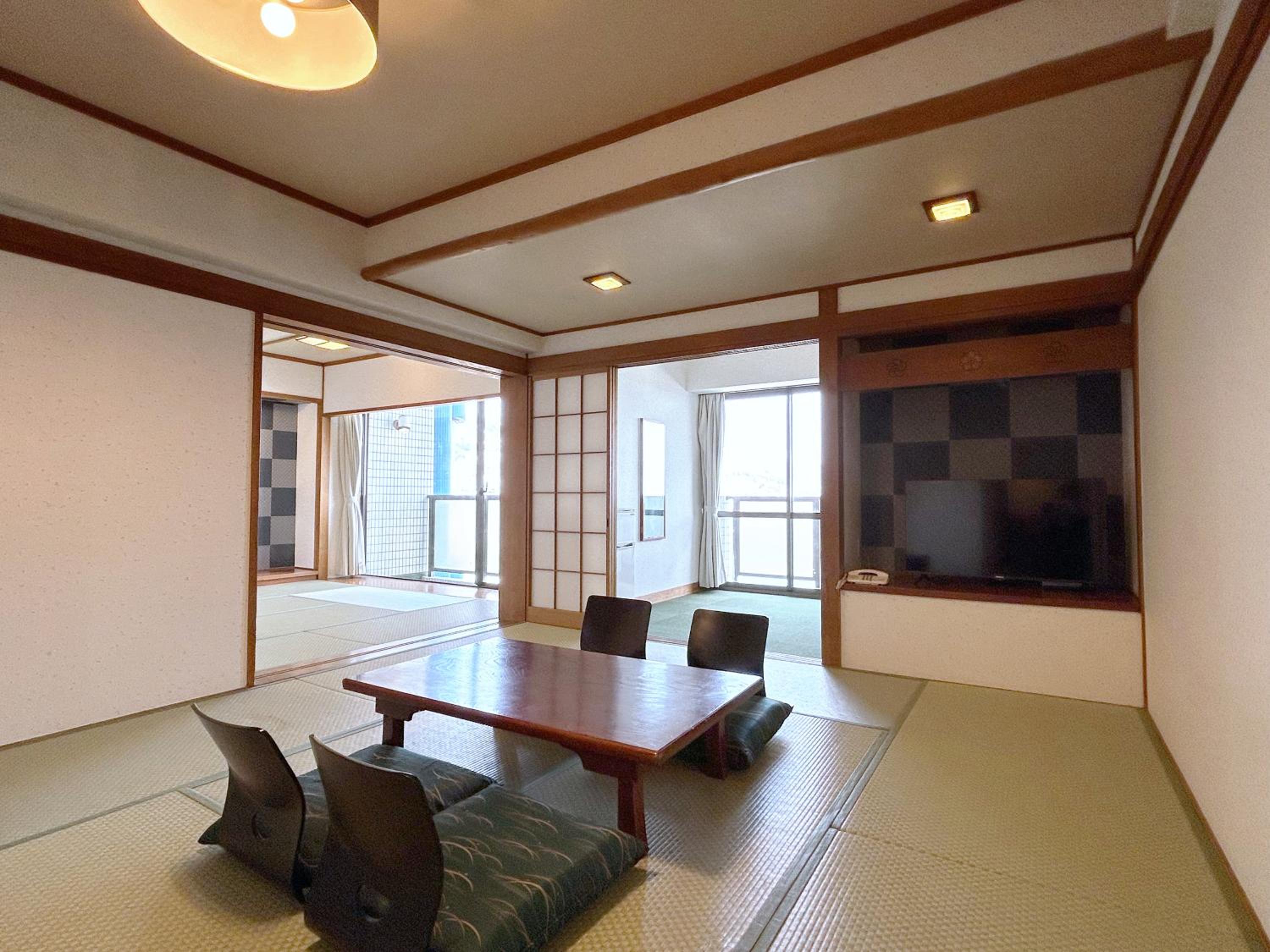 Japanese-Style Family Room with Sea View