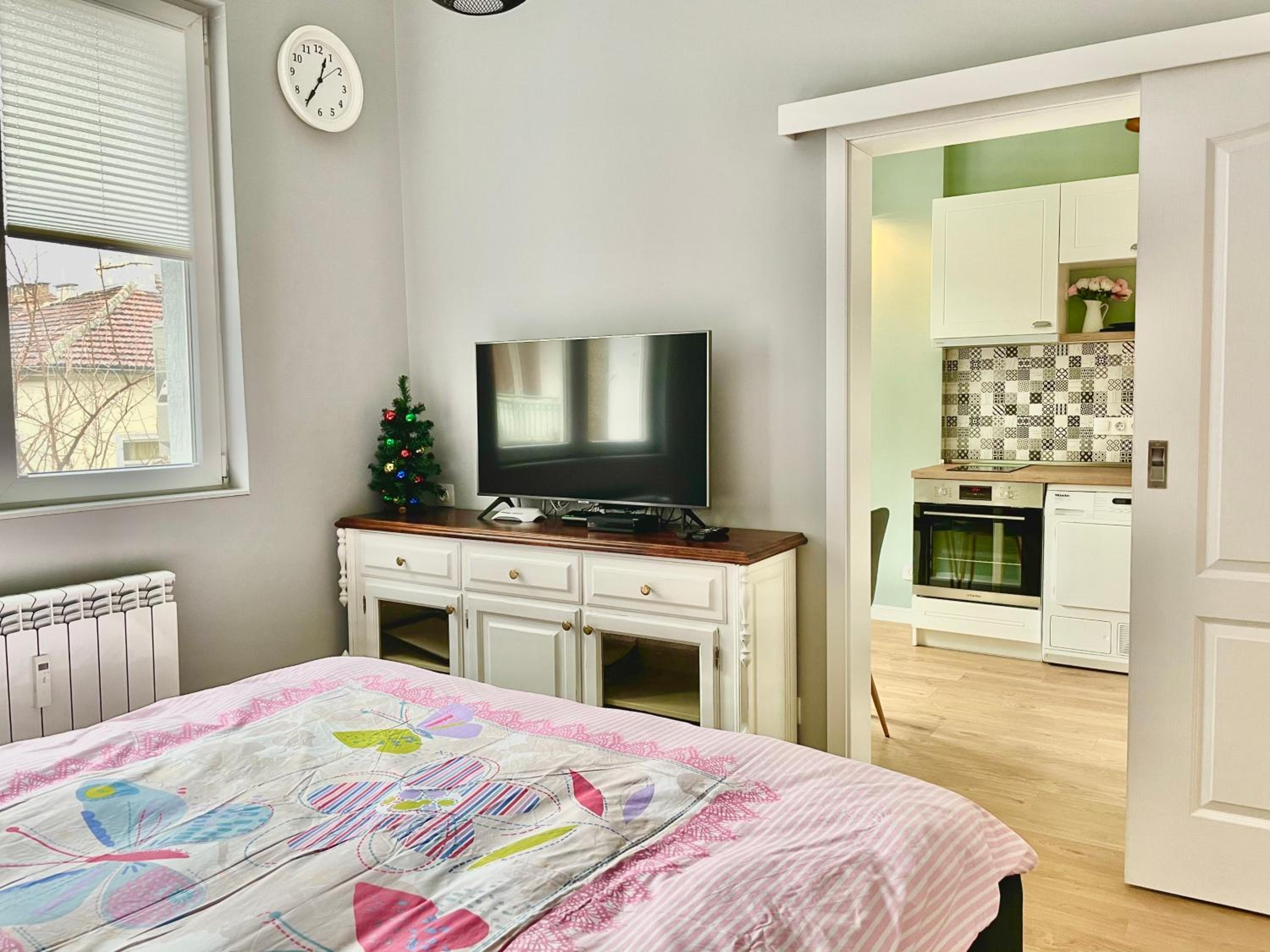 One-Bedroom Apartment - Photo 1