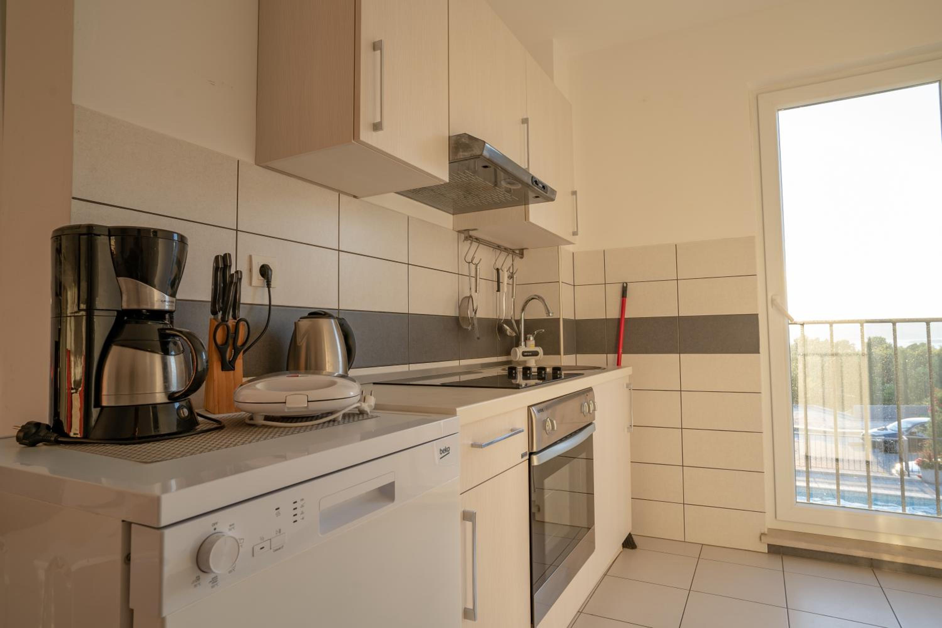 Comfort Two-Bedroom Apartment with Balcony and Sea View - Photo 2