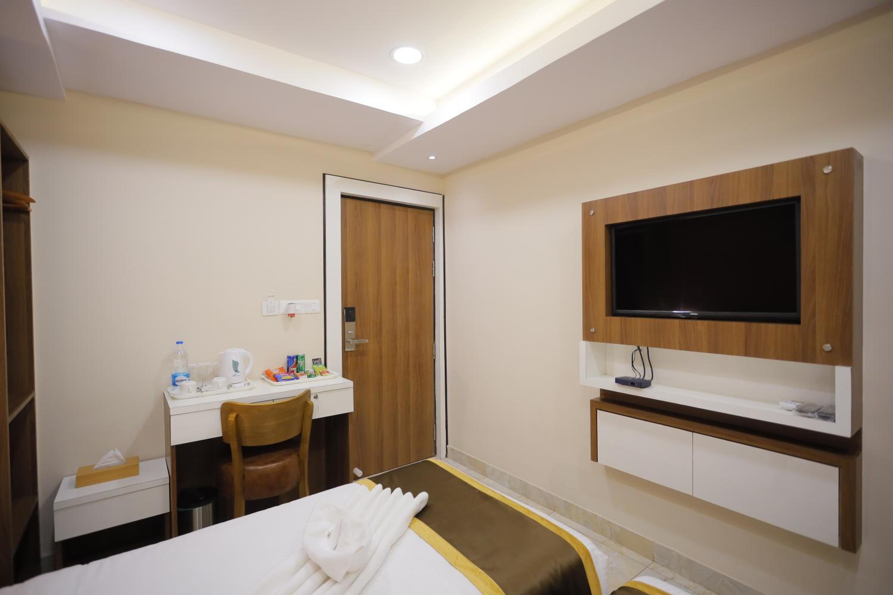 Standard Twin Room - Photo 4