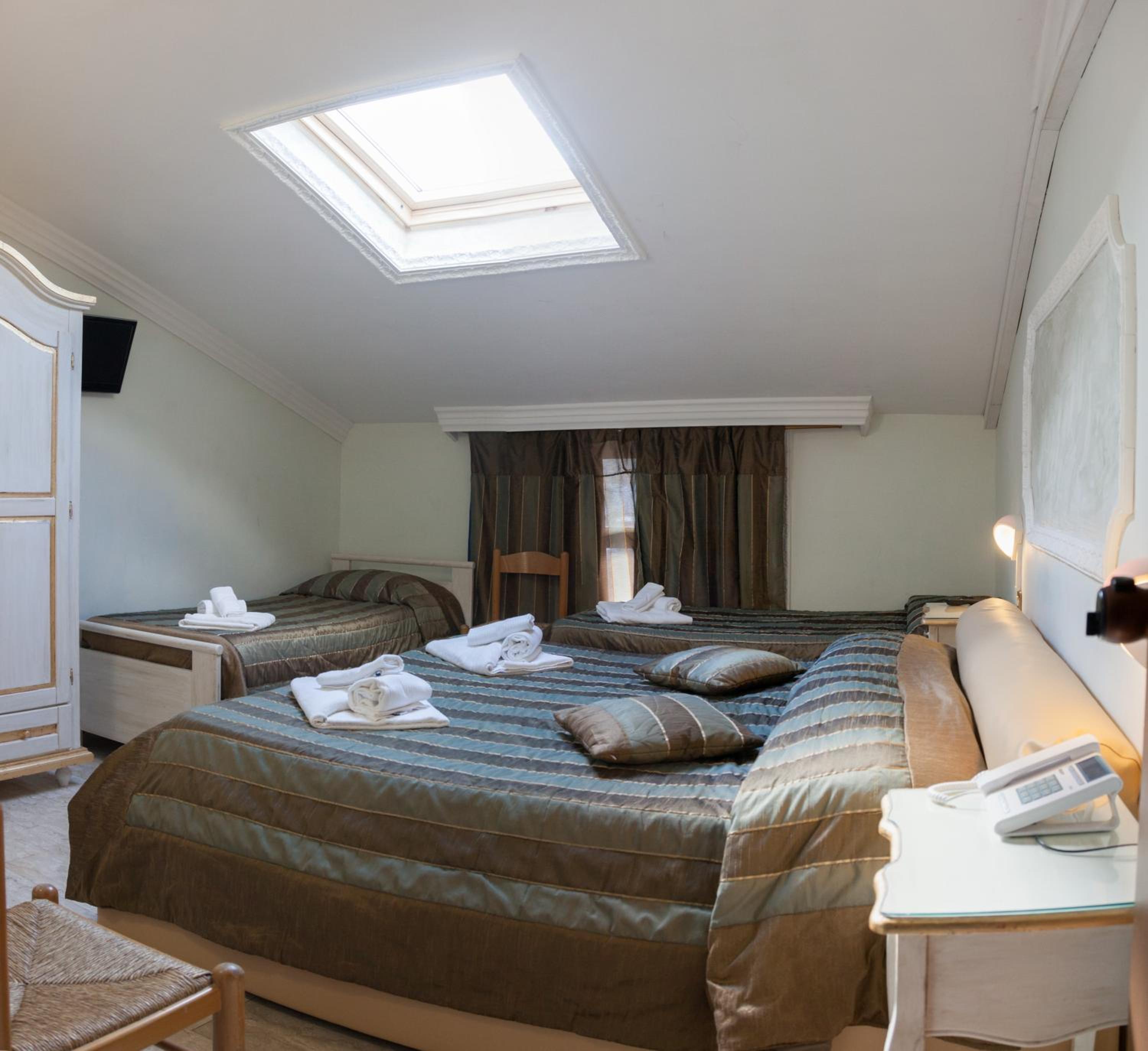 Economy Quadruple Room - Attic