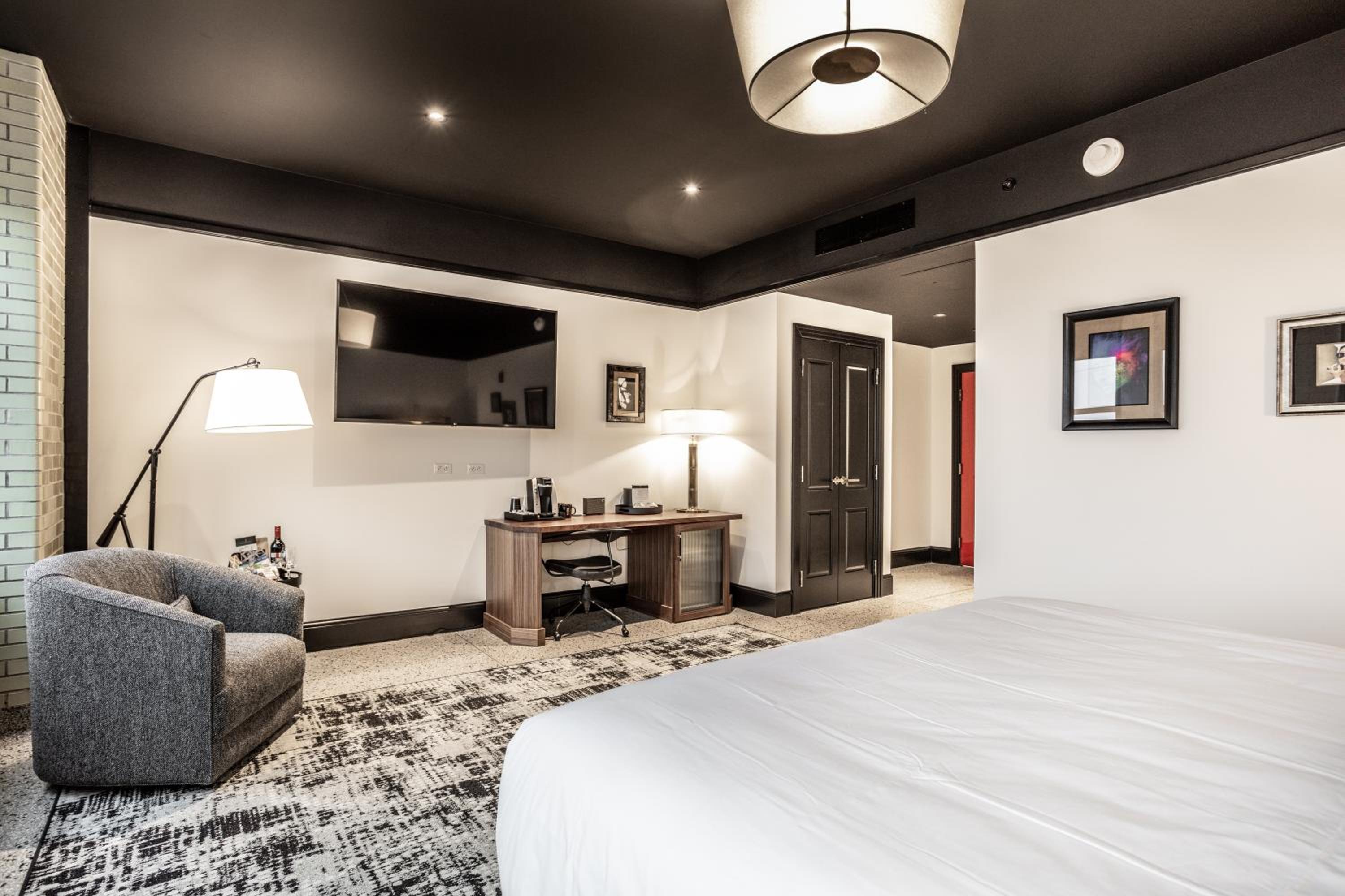 Standard King Room photo 3