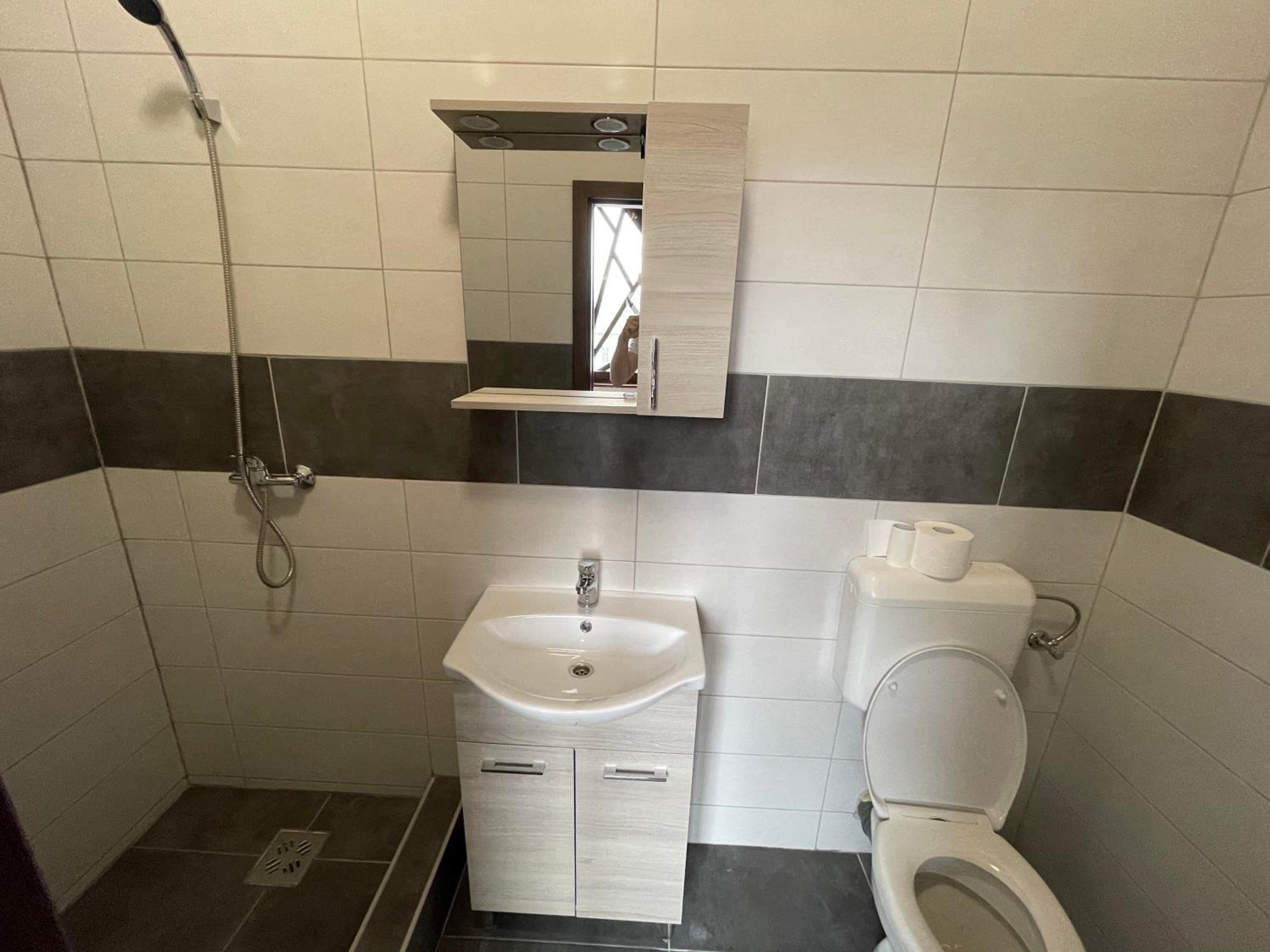 Deluxe Twin Room with Shared Bathroom photo 3