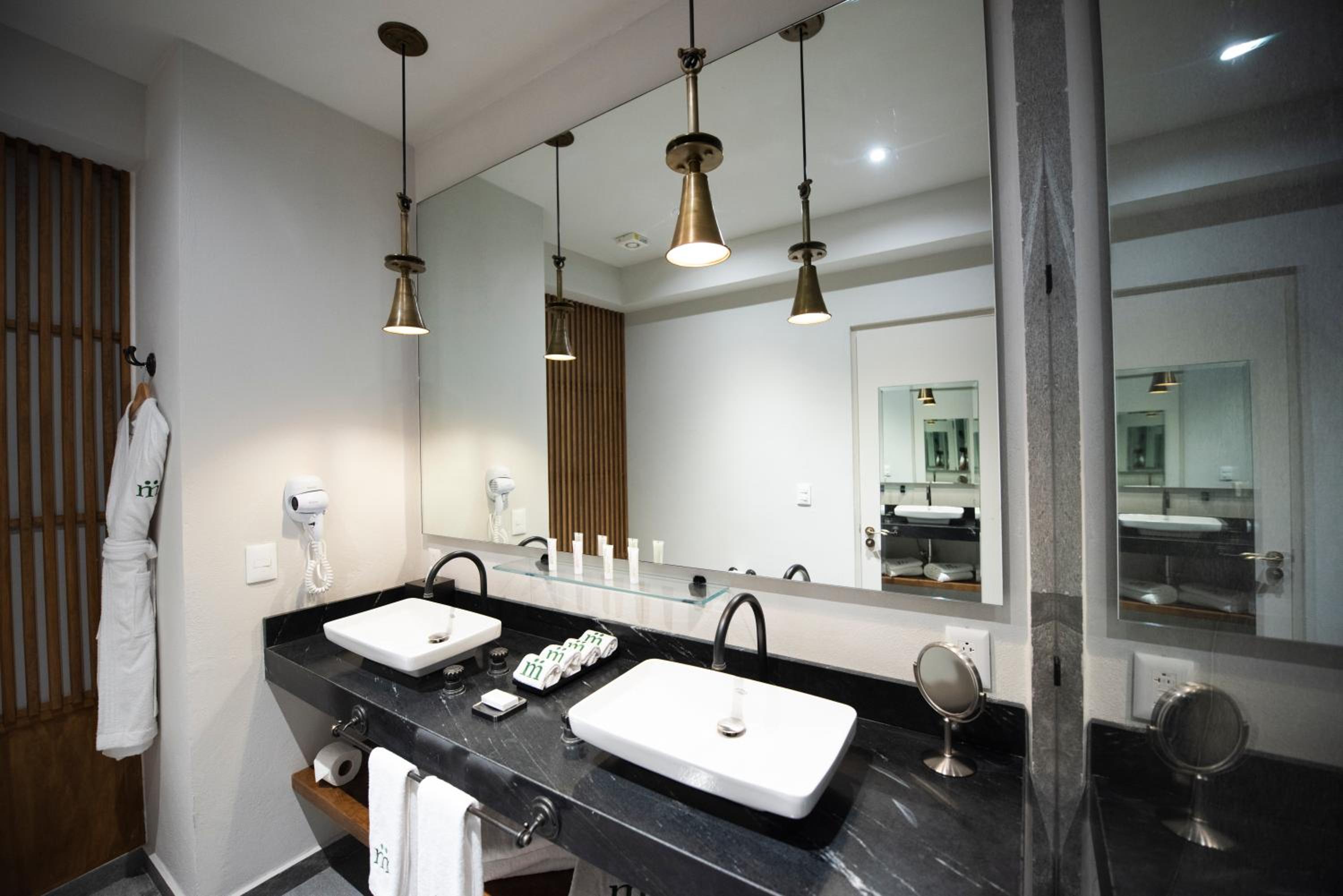 Standard Double Room - Photo 8
