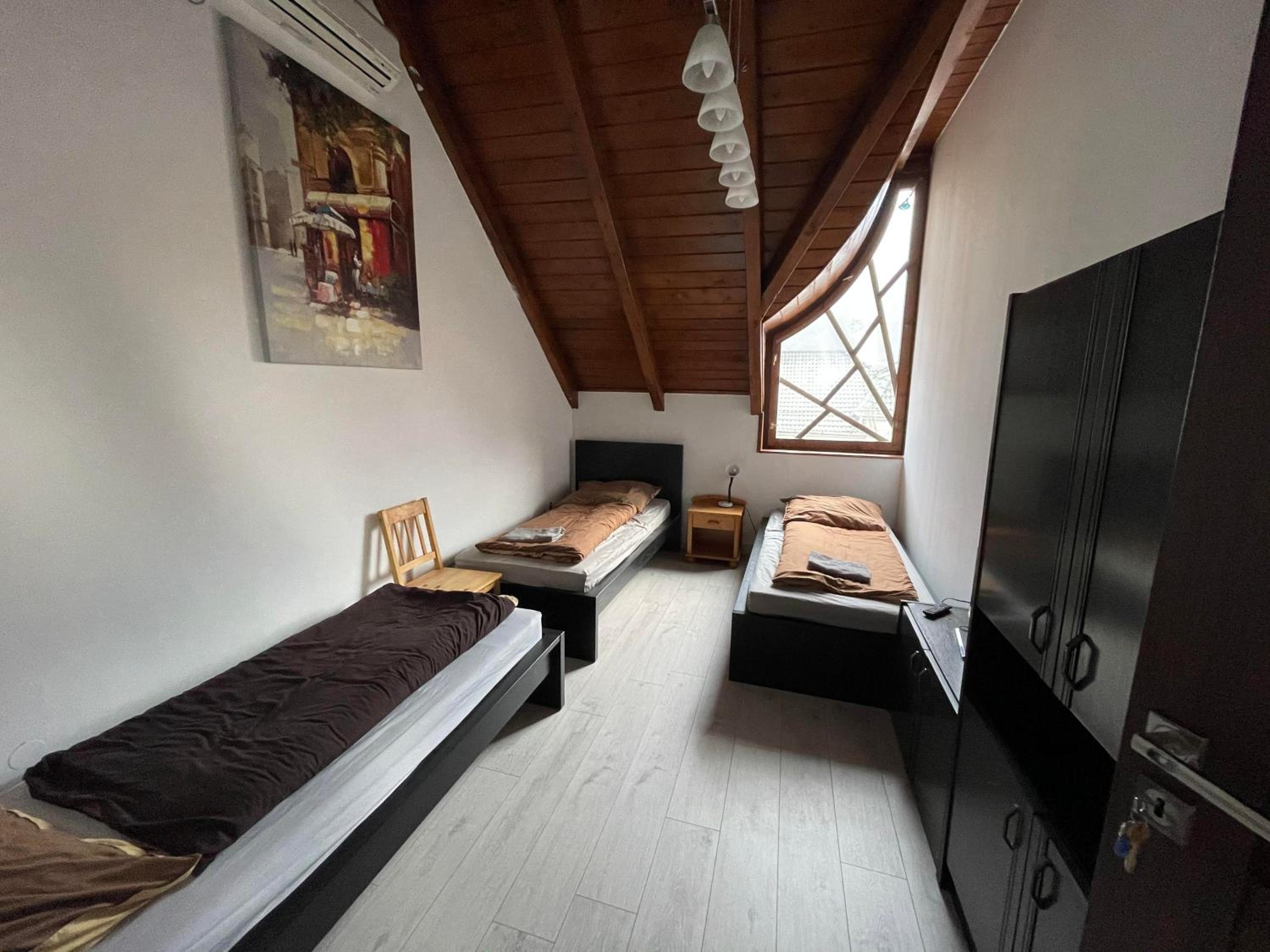 Standard Twin Room with Shared Bathroom photo 1