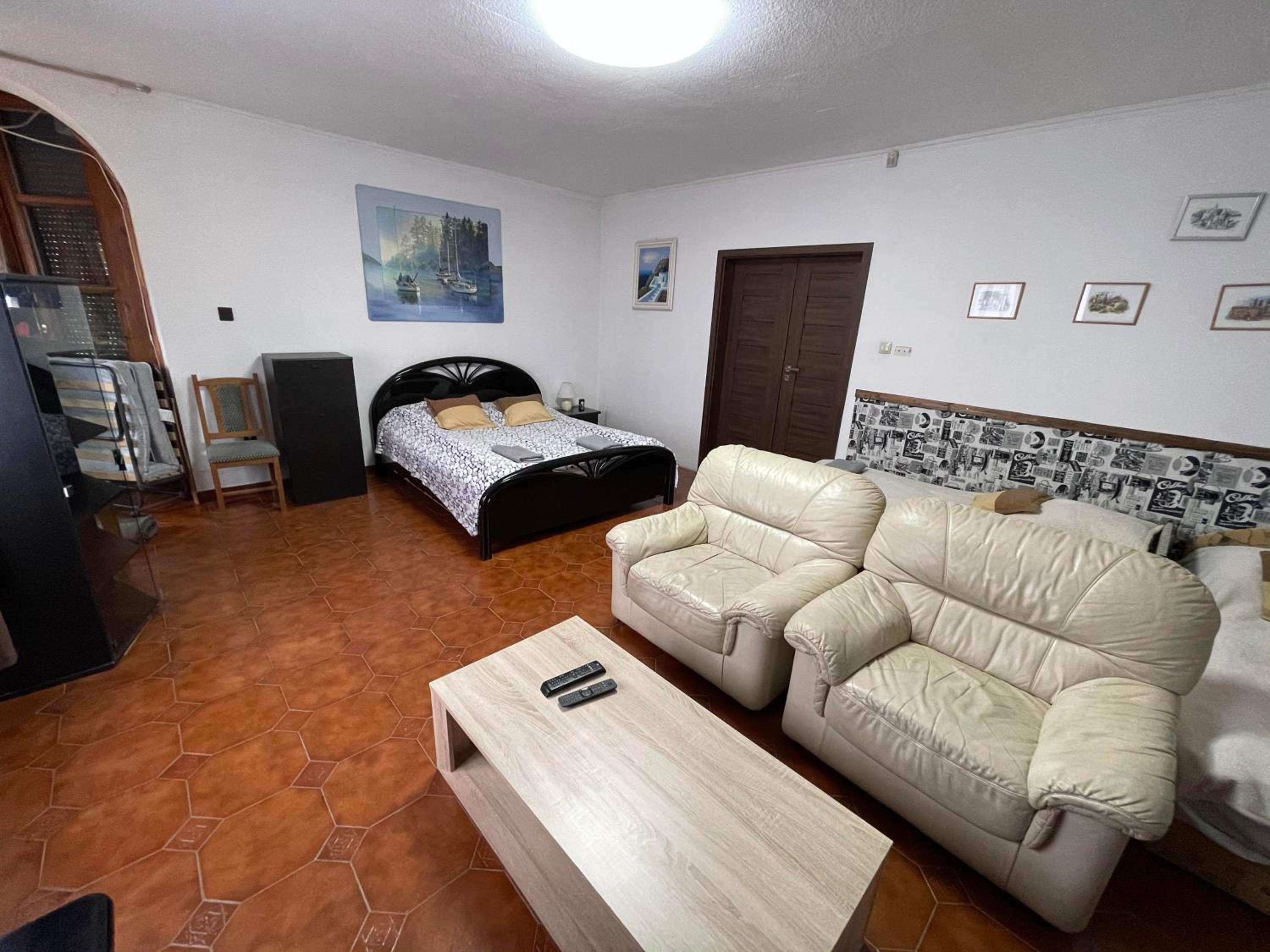 Quadruple Room with Shared Bathroom photo 1