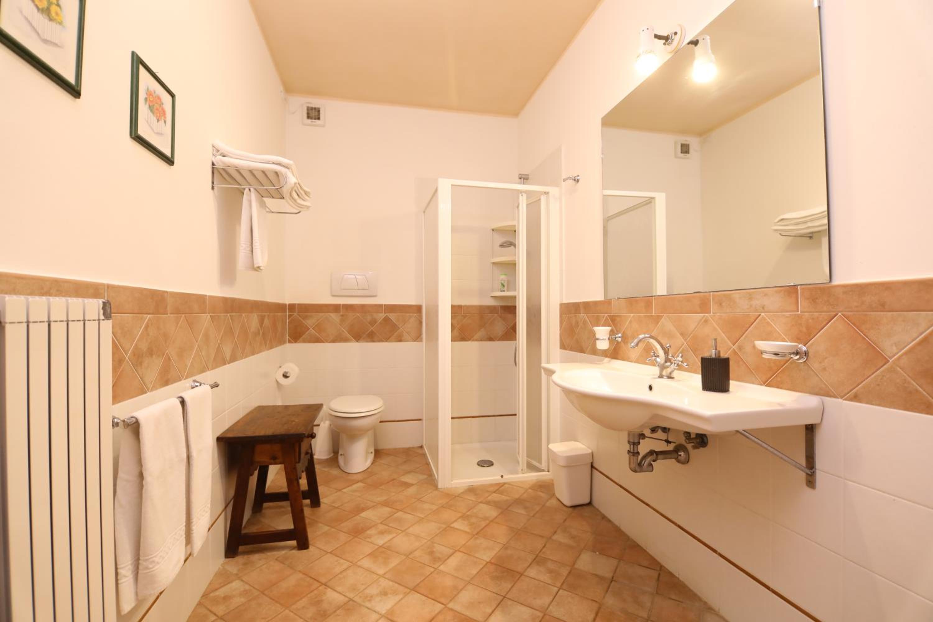 One-Bedroom Apartment with Lake View photo 3
