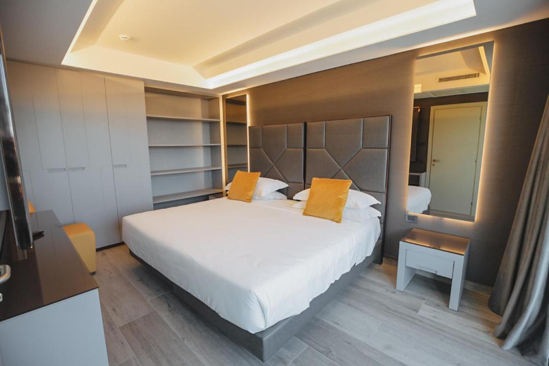 Luxury Quadruple Room - Photo 7