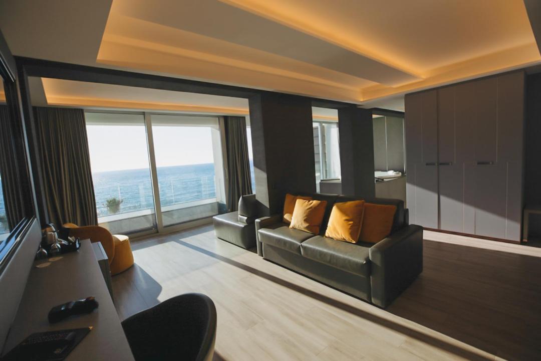 King Suite with Spa Bath and Sea View - Photo 14