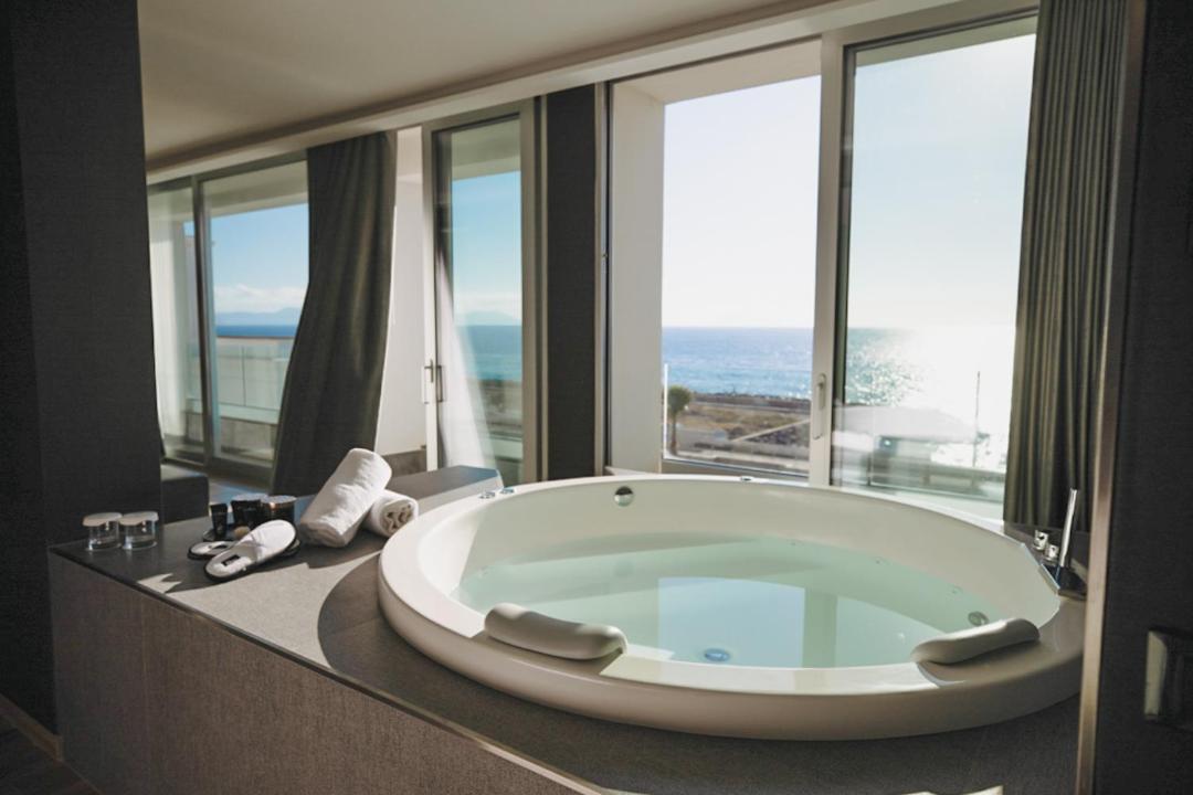 King Suite with Spa Bath and Sea View - Photo 9