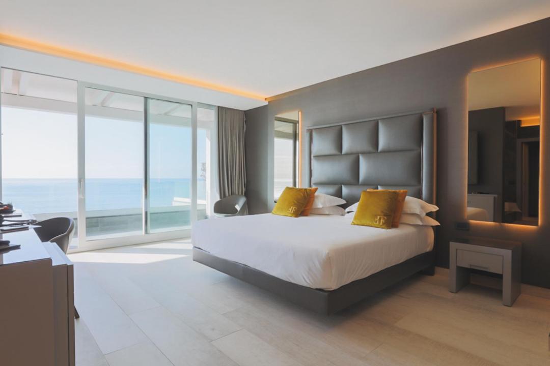 King Suite with Sea View - Photo 6