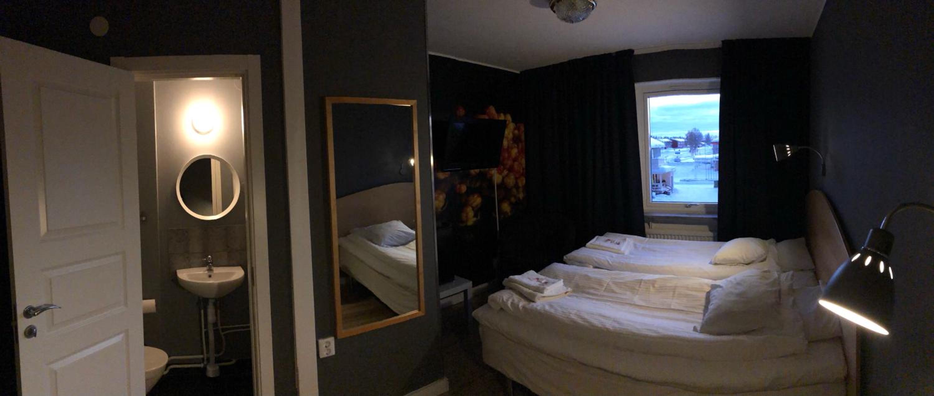 Large Twin Room photo 2