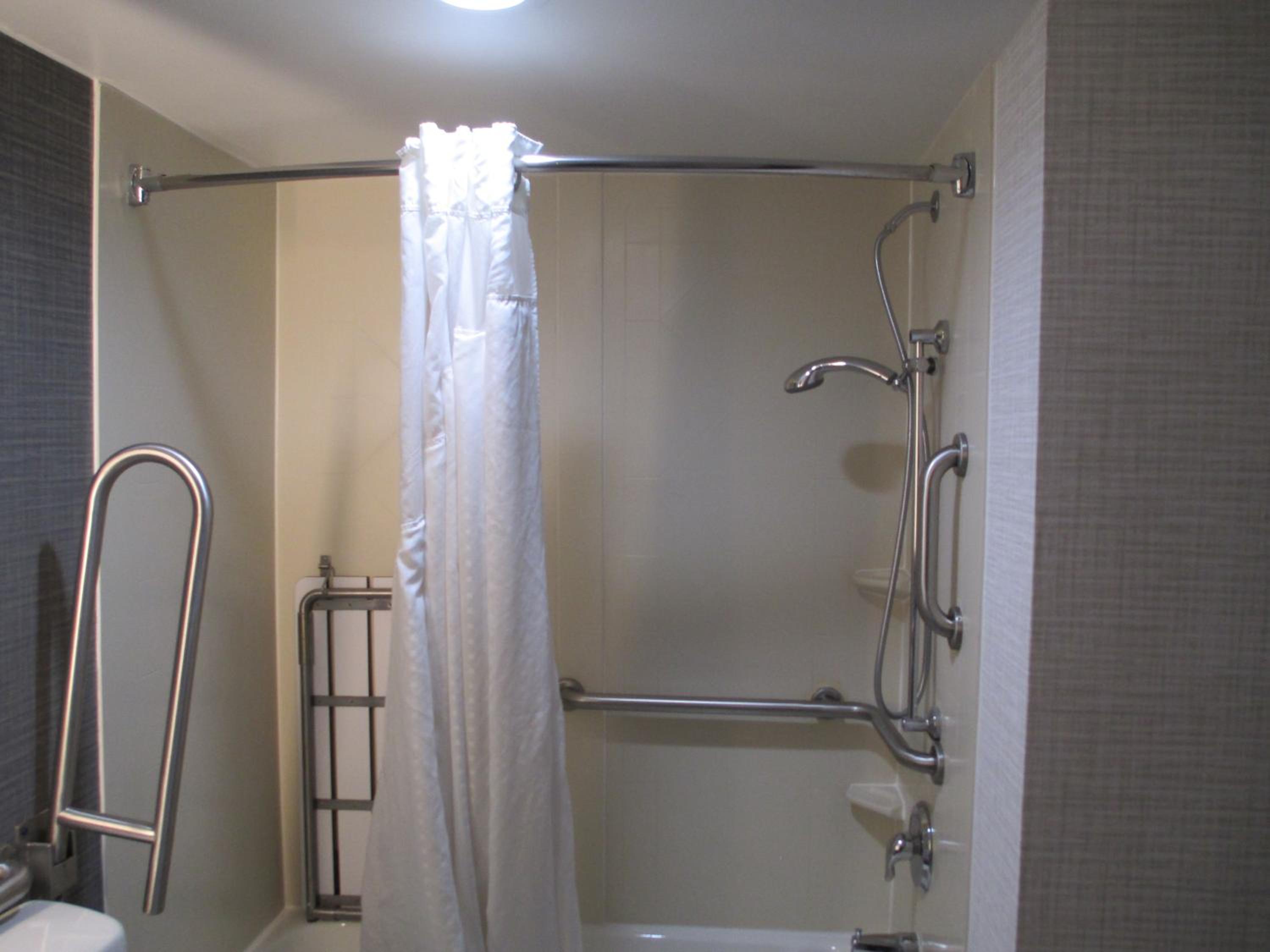 King Deluxe Hear Accessible Tub - Non-Smoking - Photo 2