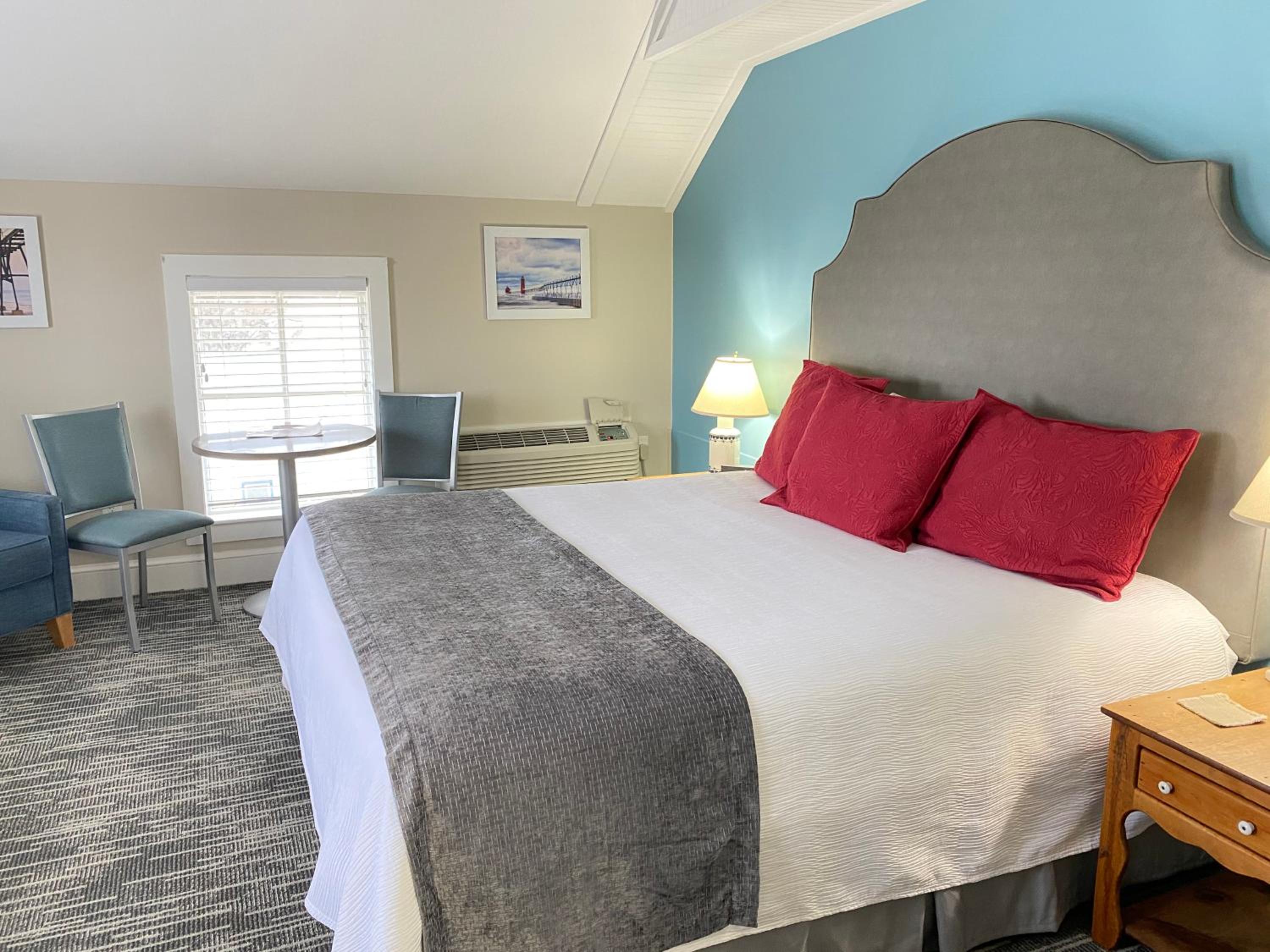 Standard King Room photo 1